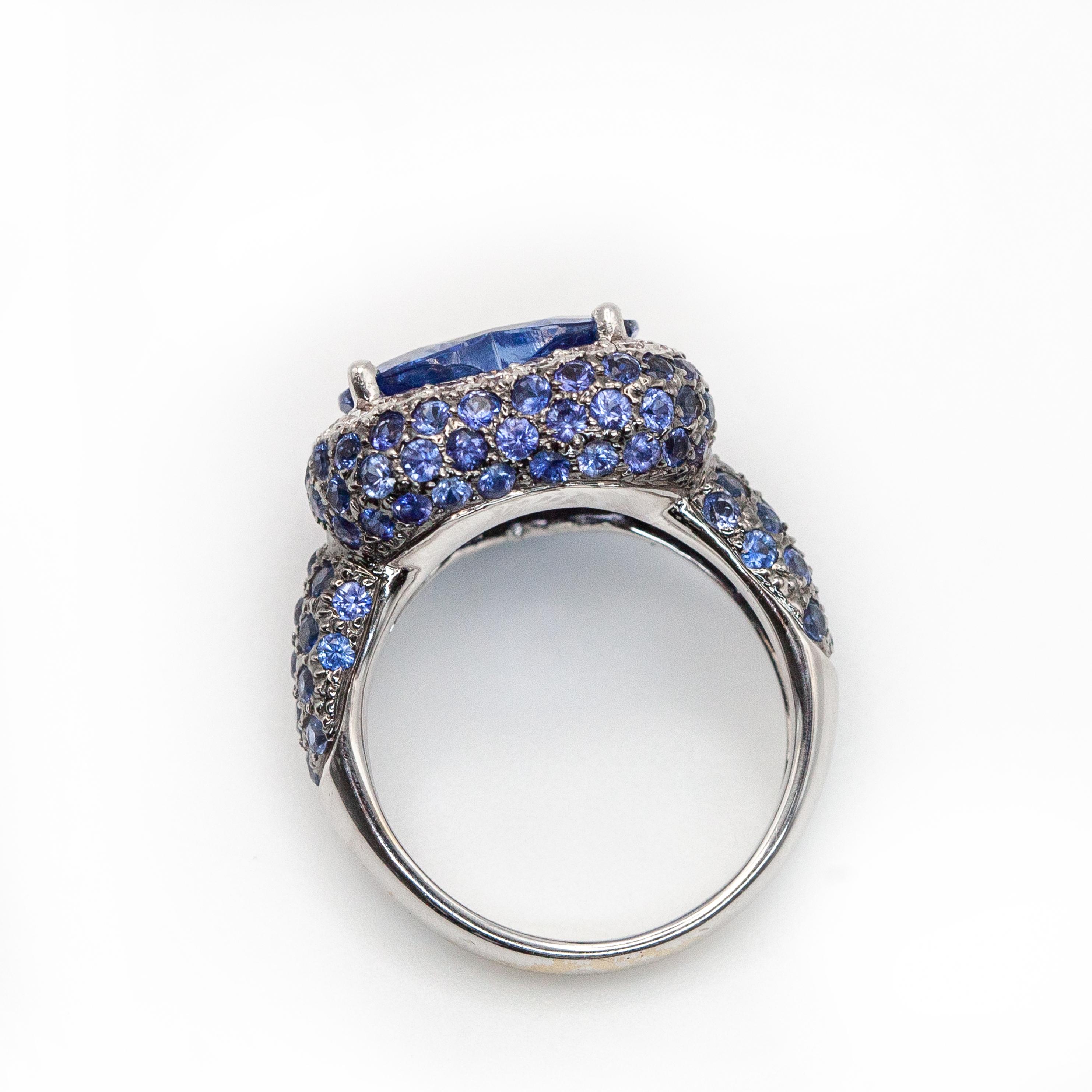 18K Weißgold Diamant Blau Saphir Ring im Angebot 4
