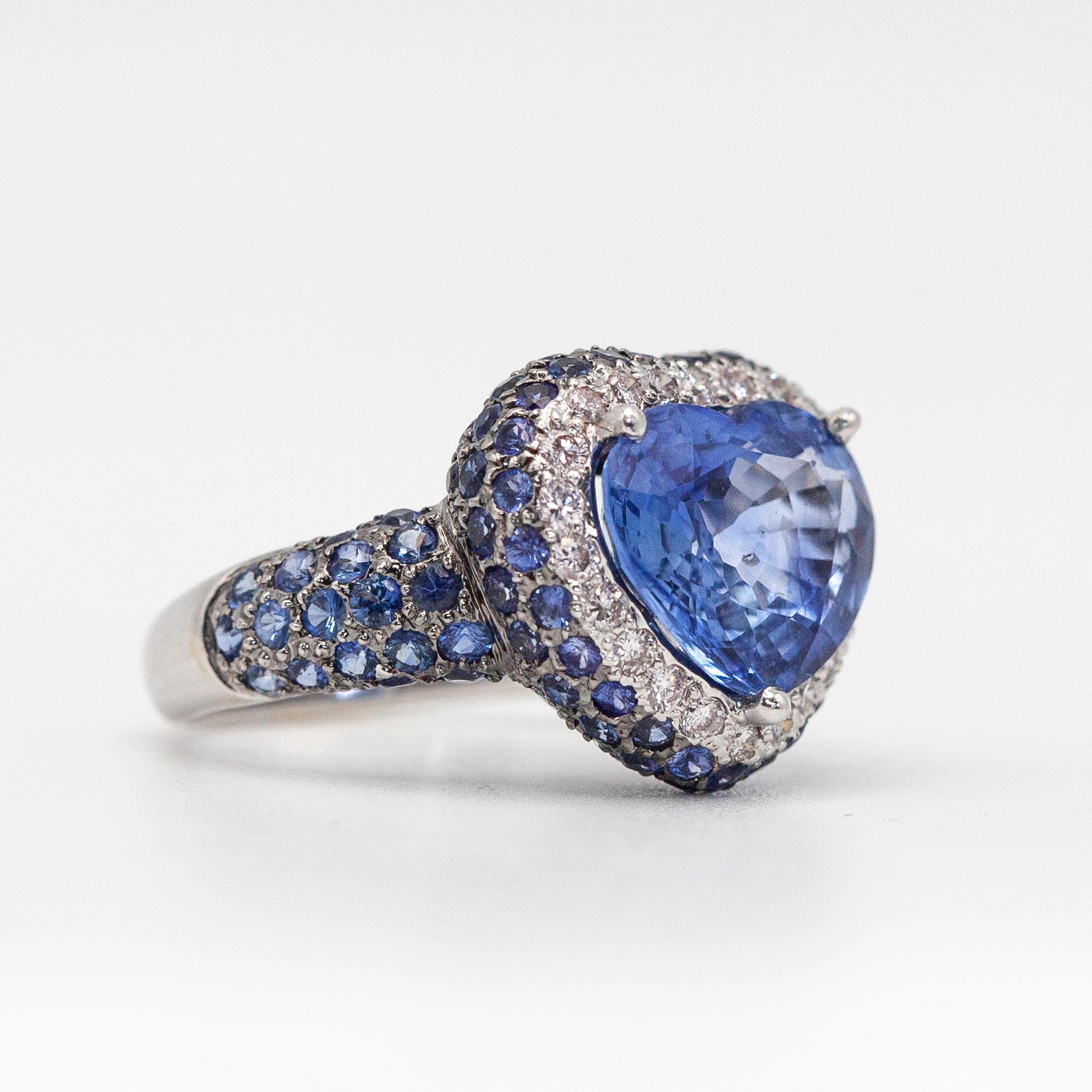 18K Weißgold Diamant Blau Saphir Ring im Zustand „Gut“ im Angebot in New York, NY