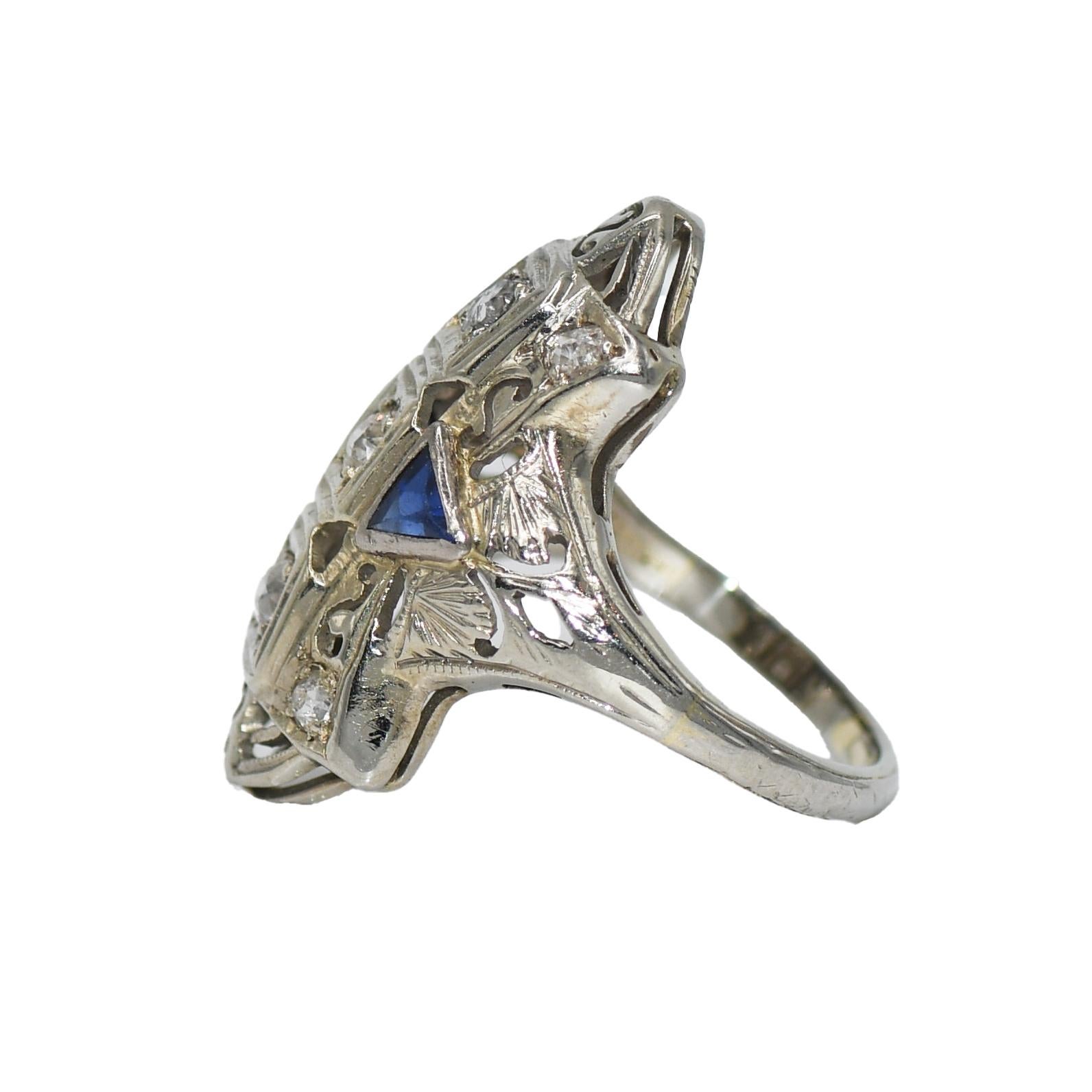 18K White Gold Diamond & Blue Spinel Art Deco Ring 3.4g In Excellent Condition For Sale In Laguna Beach, CA