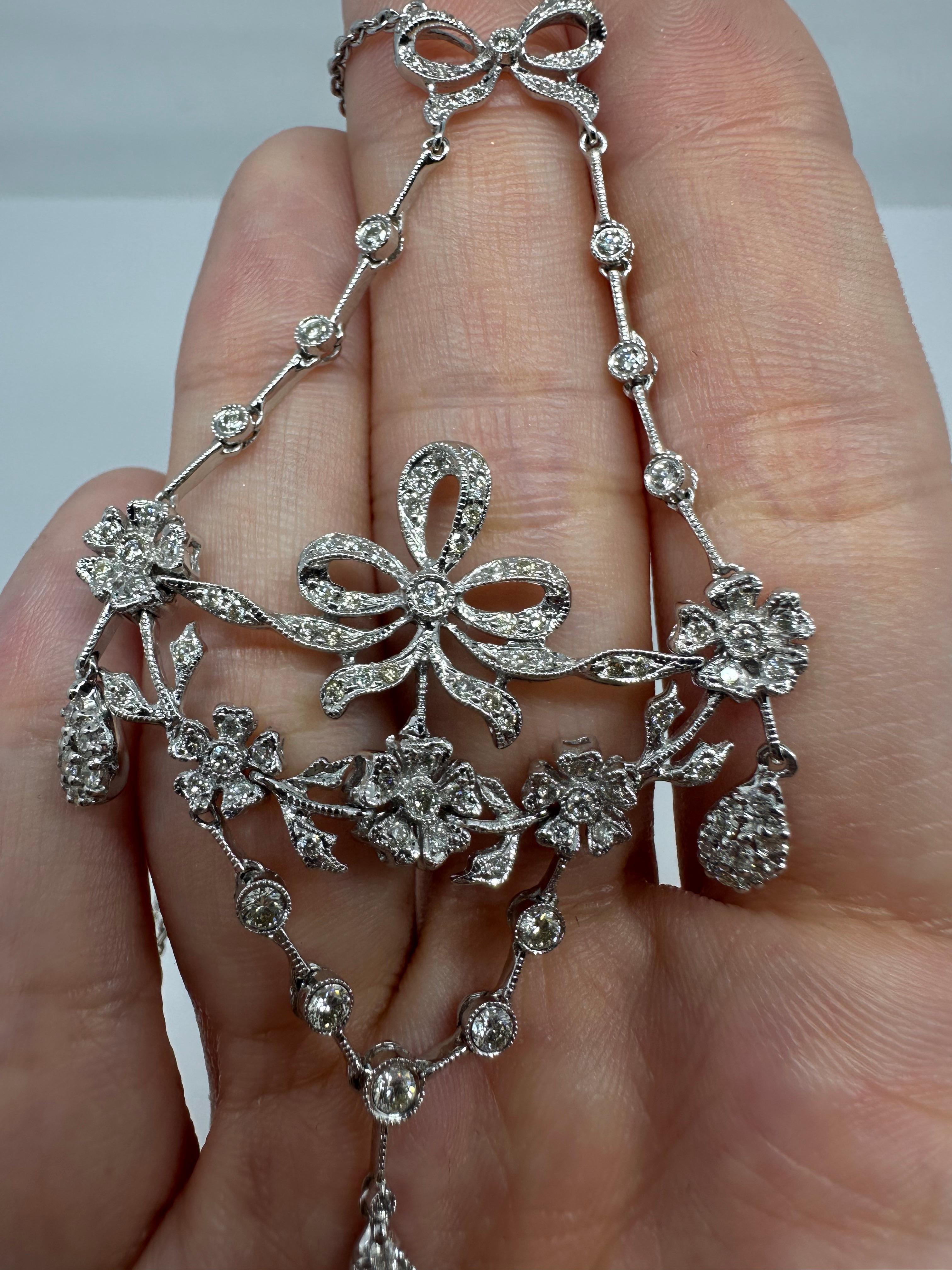 Collar Floral y Arco de Diamantes de Oro Blanco de 18 K en Bueno estado para la venta en New York, NY