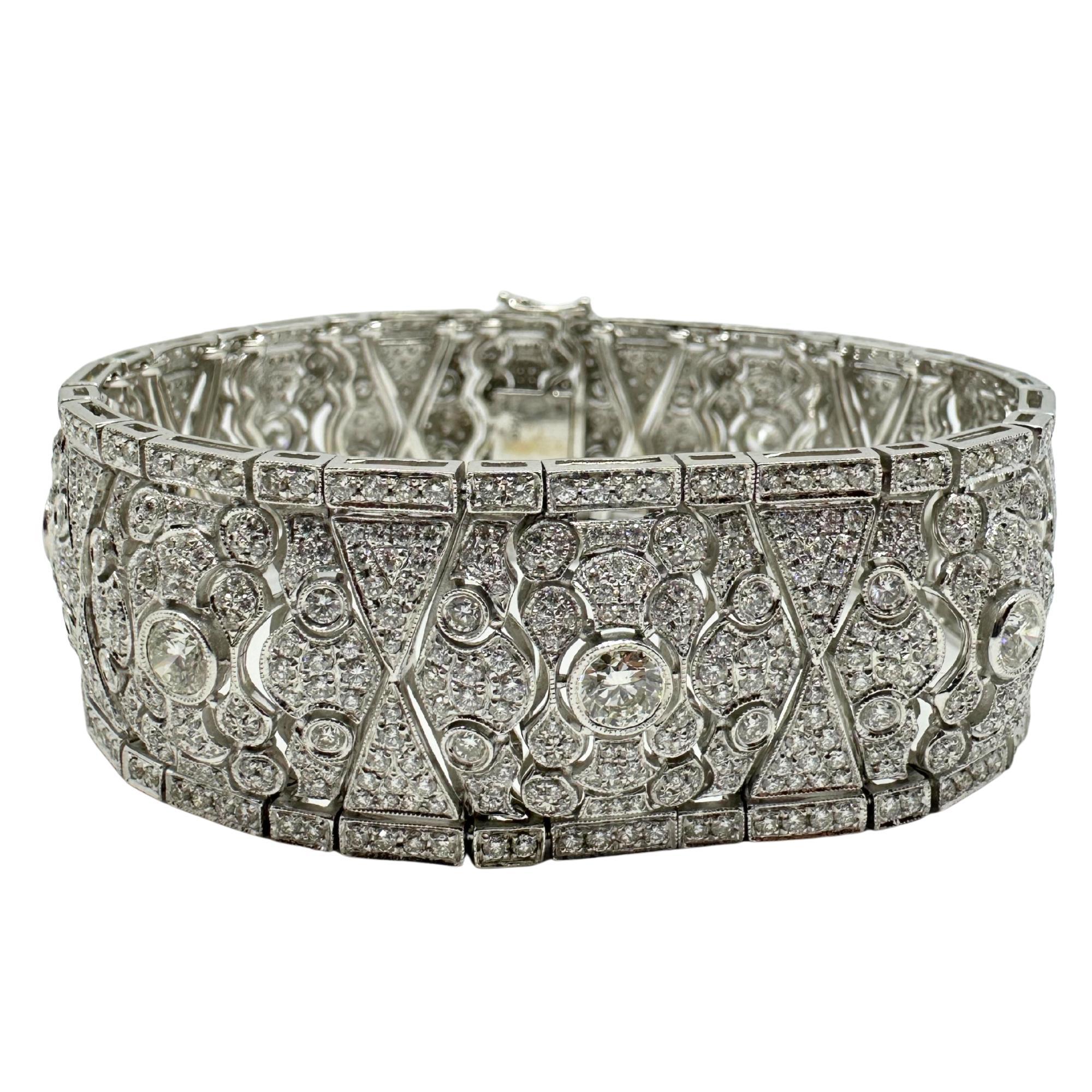 Bracelet en or blanc 18K avec diamants - 7 pouces
Condit : En bon état avec quelques légères usures de surface dues à l'âge.
Longueur : 6,5 pouces
Largeur : 0.80 pouces
Métal : Or blanc 18K
Poids : 56.4 grammes
Diamants : 10,60 carats