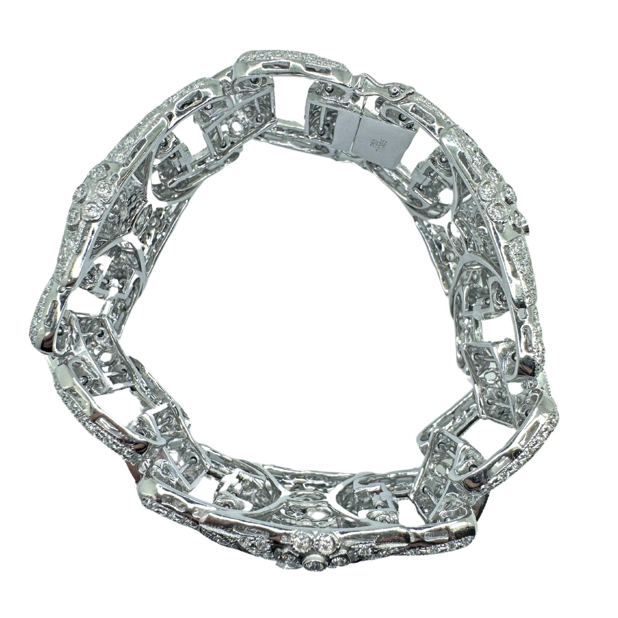This 18K diamond bracelet is a remarkable piece in excellent condition. Crafted from 18K gold, it features 14.14 carats of white diamonds. Weighing 68.37 grams, this bracelet is a luxurious addition to any jewelry collection.

18K White Gold Diamond