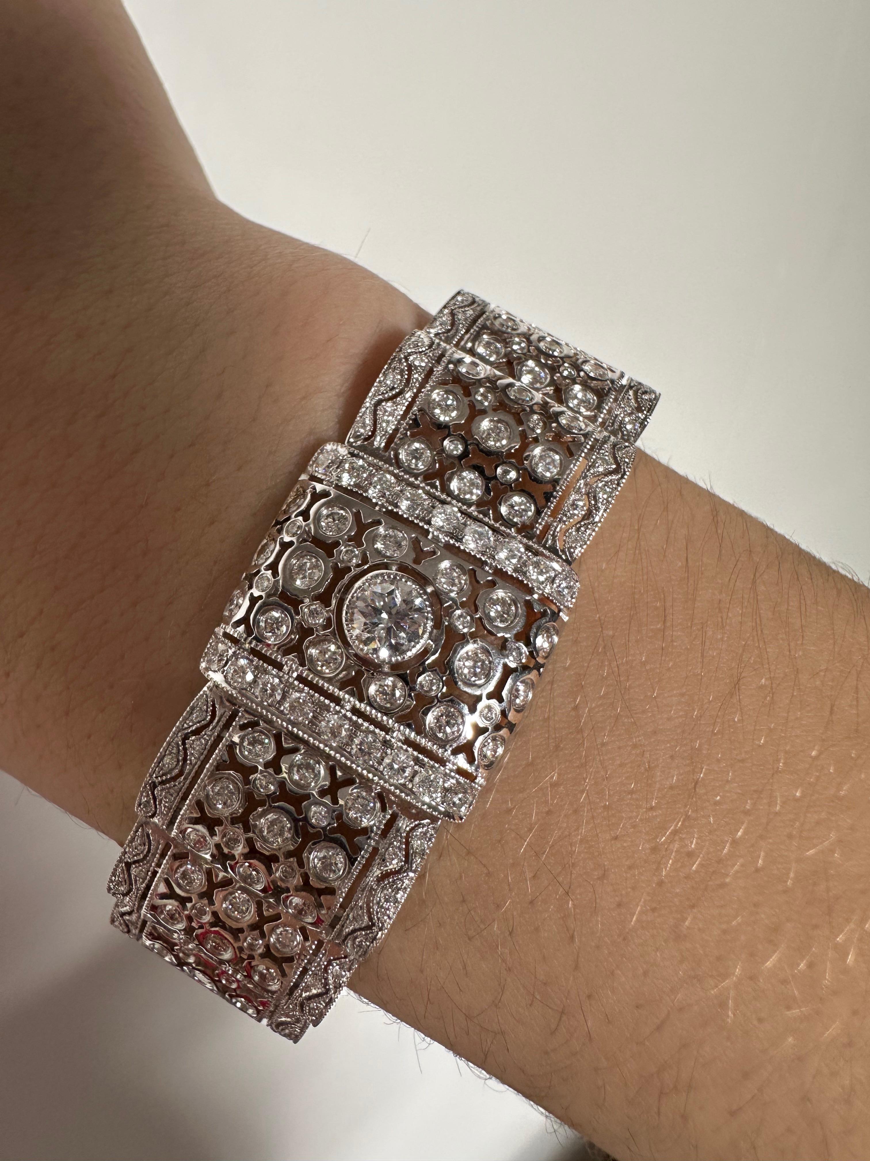 18K White Gold Diamond Bracelet
Condition: In good condition with some minor surface wear consistent with age.
Length: 7.25 inches
Width: 0.80 inches wide
Marking: 