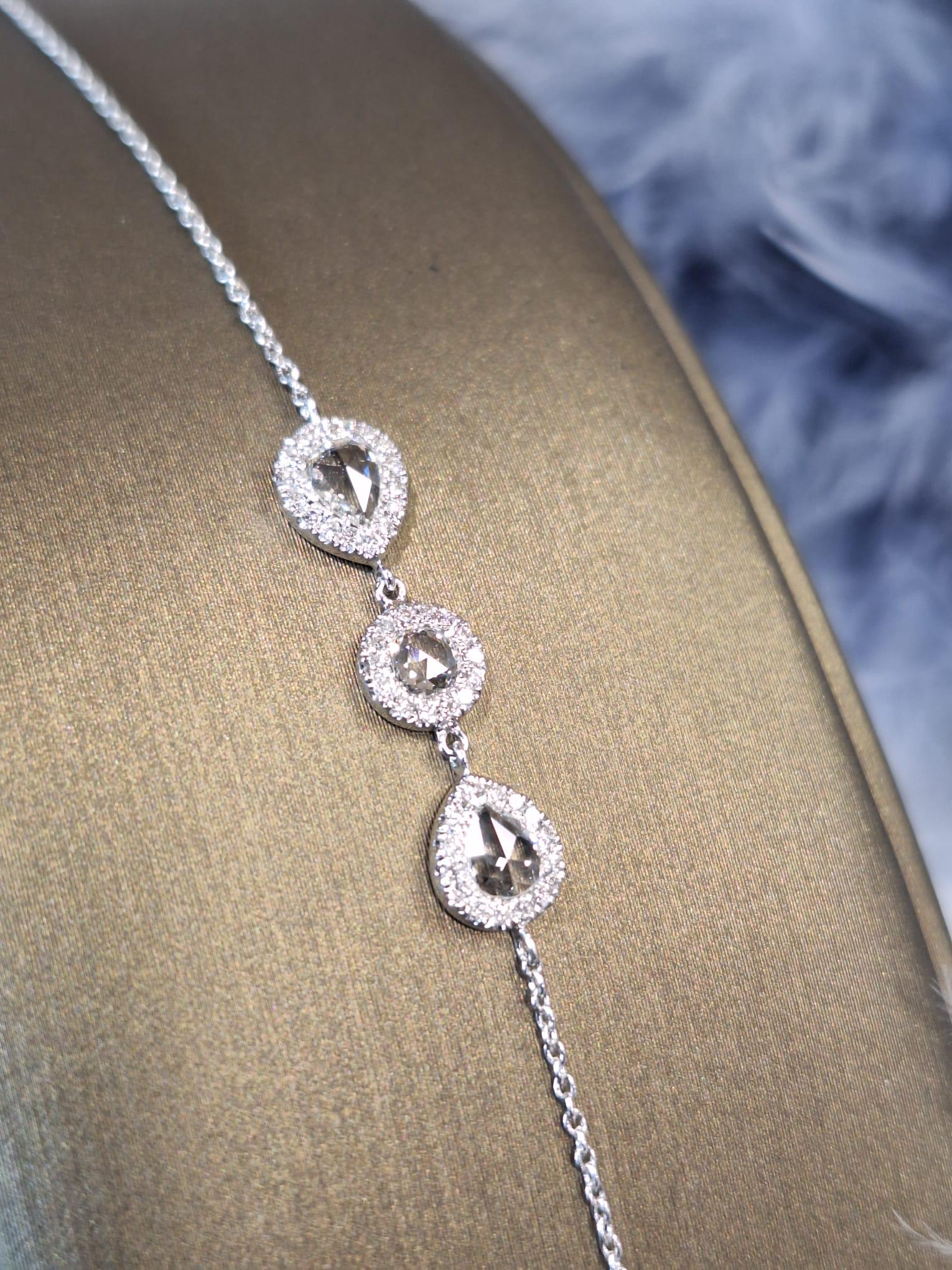 18K White Gold Diamond Bracelet

Diamonds symbolise clarity and purity, also represent innocence, strength, and true love.

The bracelet setting with diamond total weight 0.66ct, made in 18K gold.


