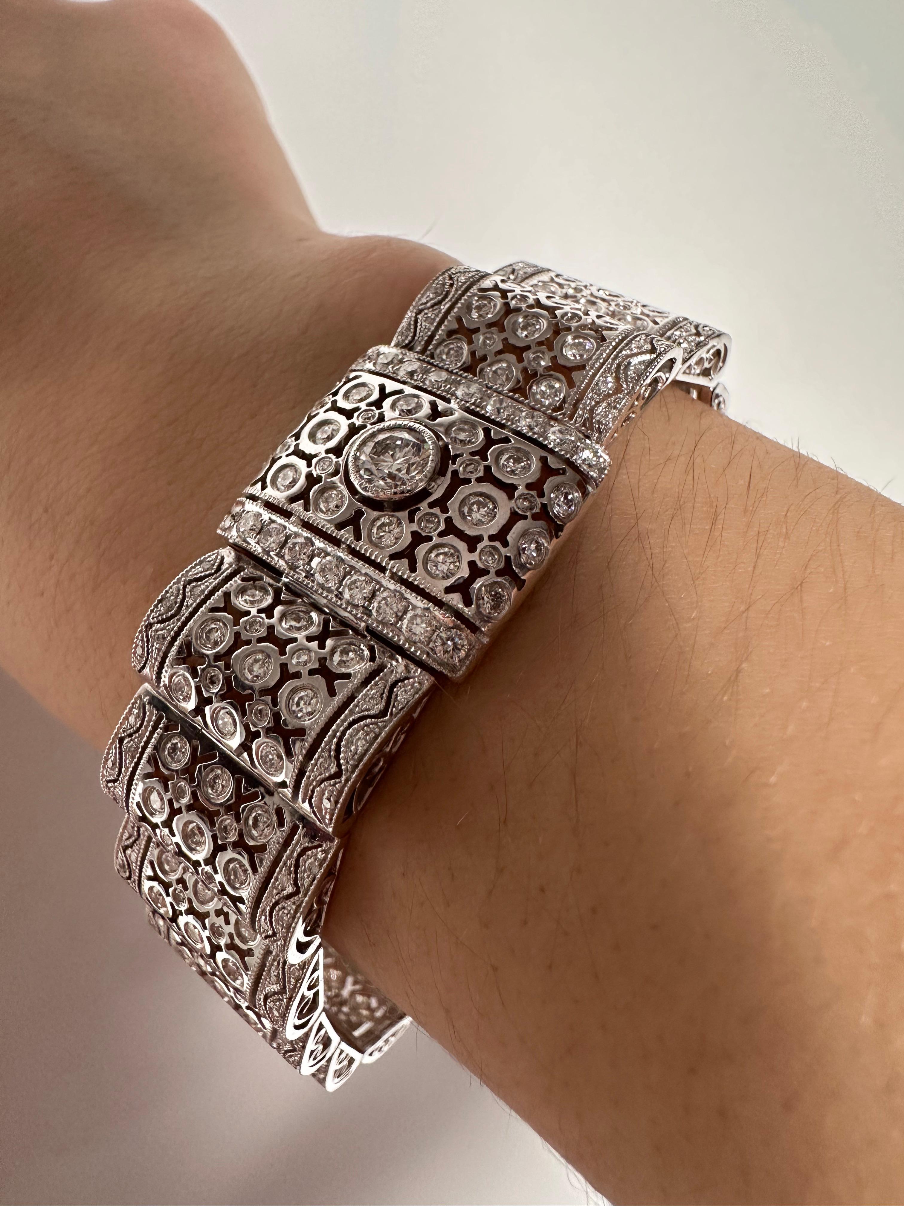 Round Cut 18K White Gold Diamond Bracelet For Sale