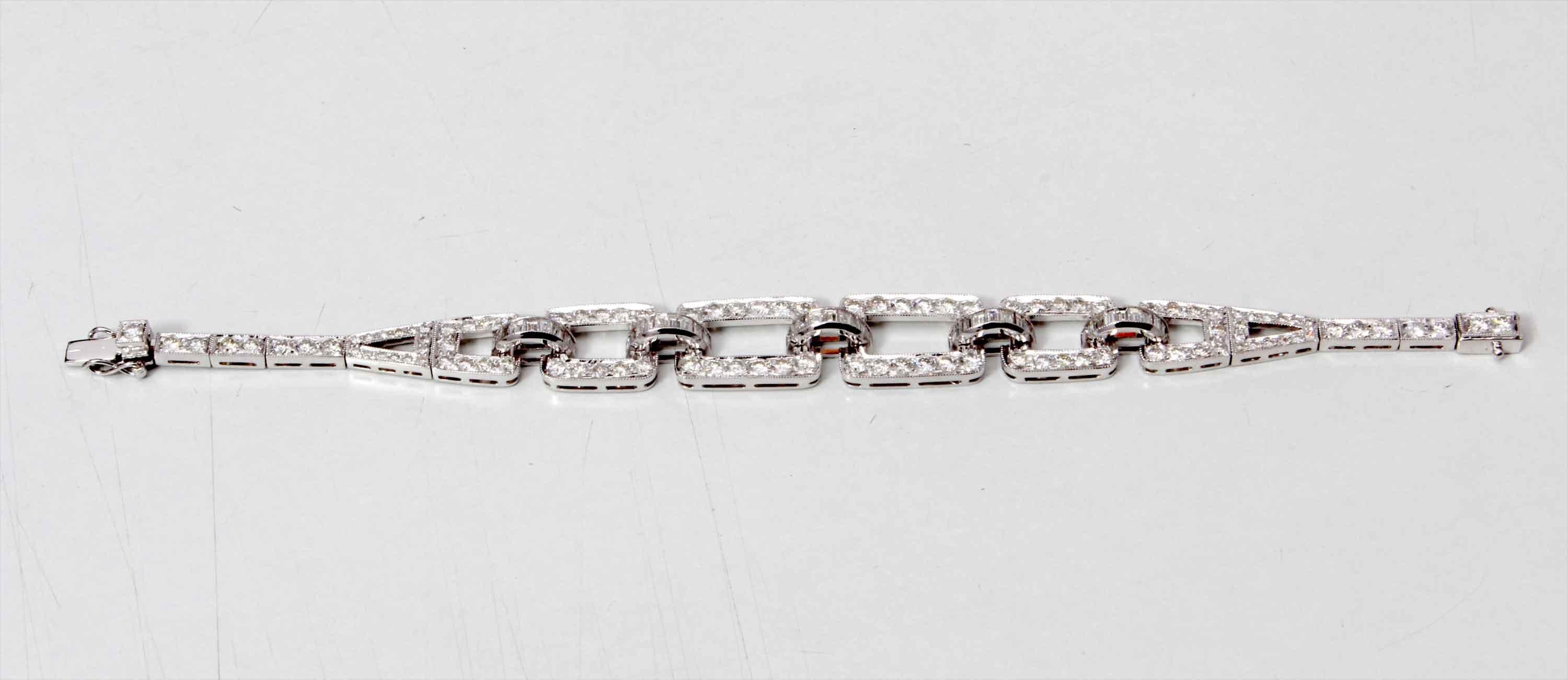 18 Karat White Gold Diamond Bracelet In New Condition For Sale In New York, NY