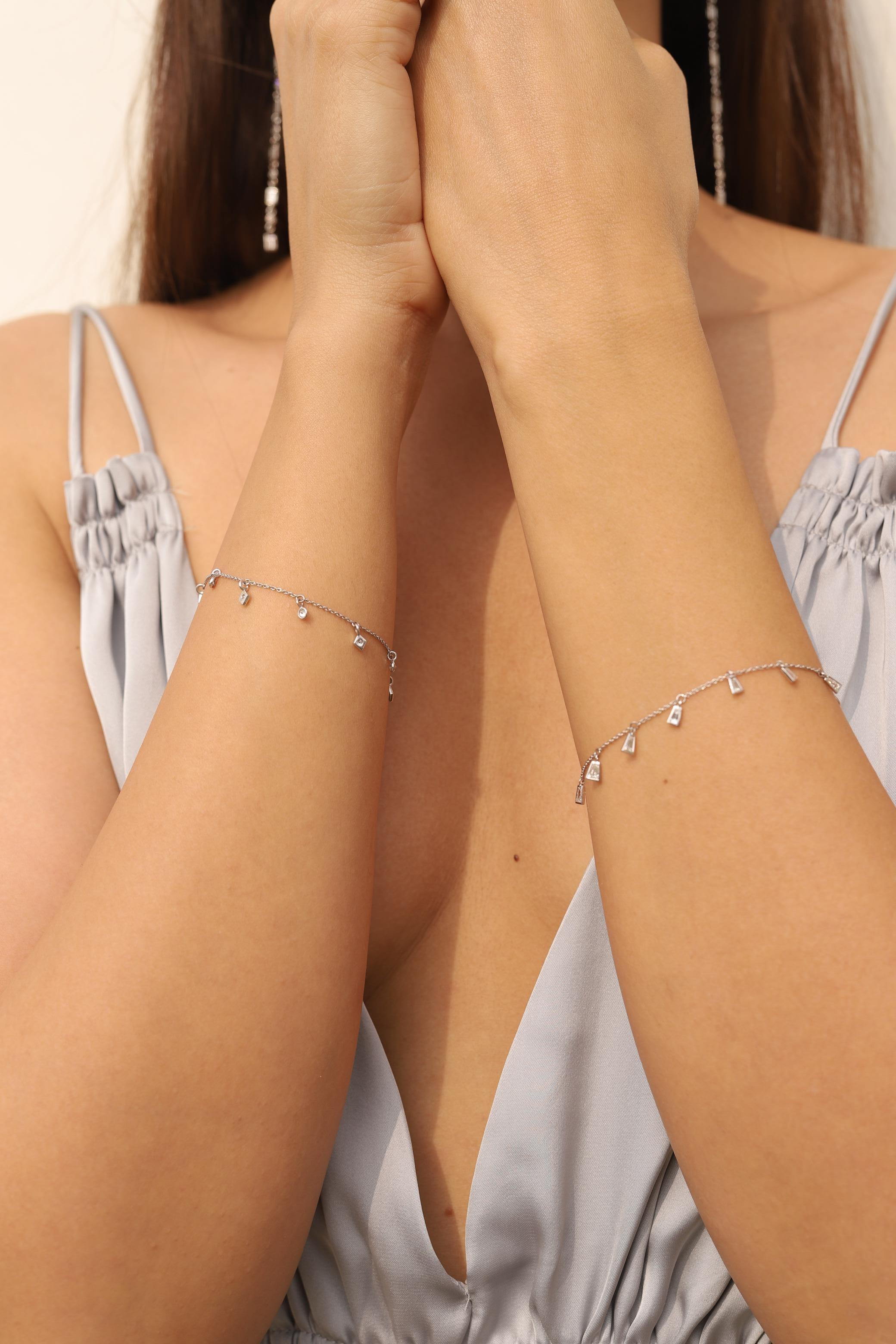 Bracelet minimaliste en or blanc 18 carats avec diamants Pour femmes en vente