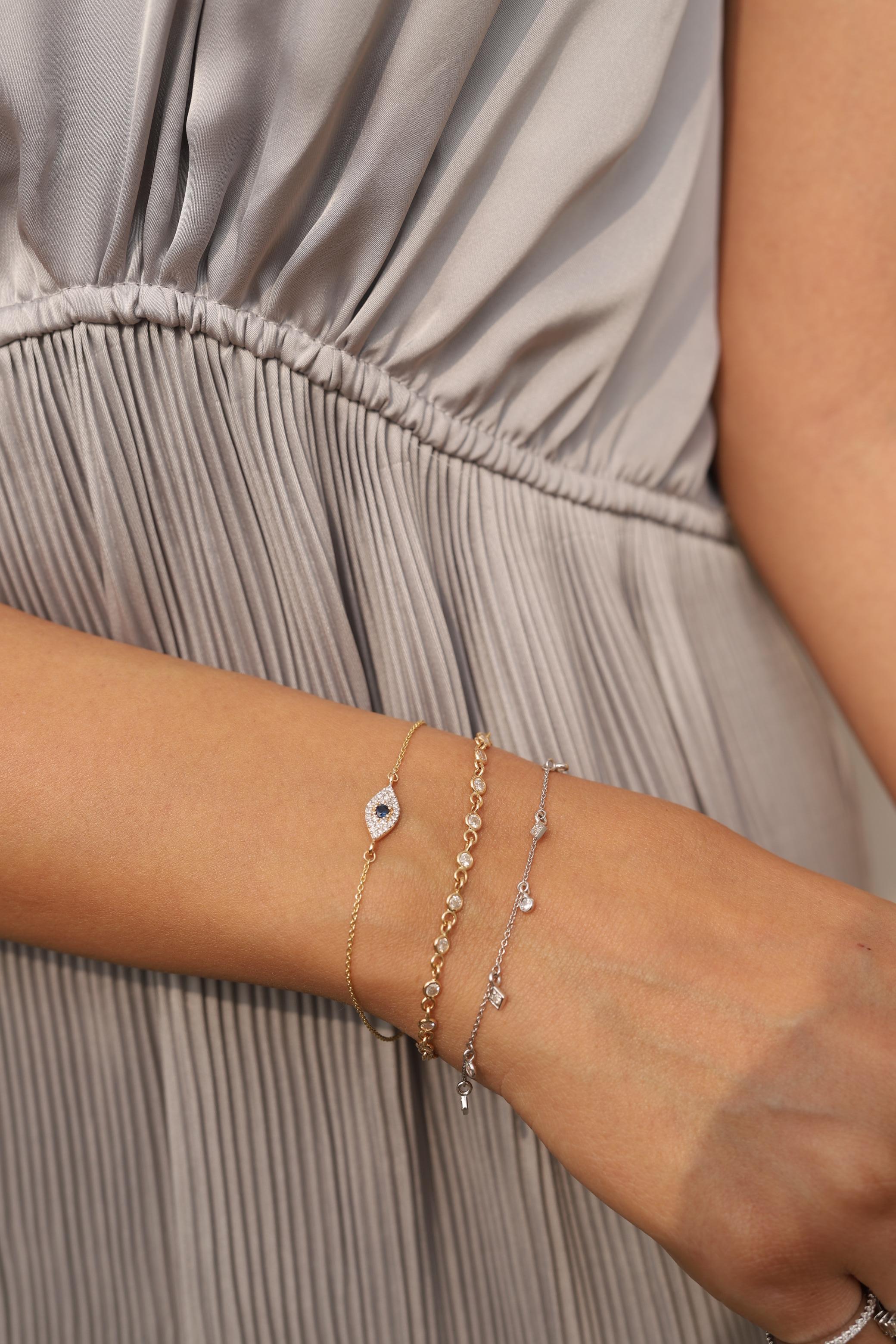 Bracelet minimaliste en or blanc 18 carats avec diamants en vente 3