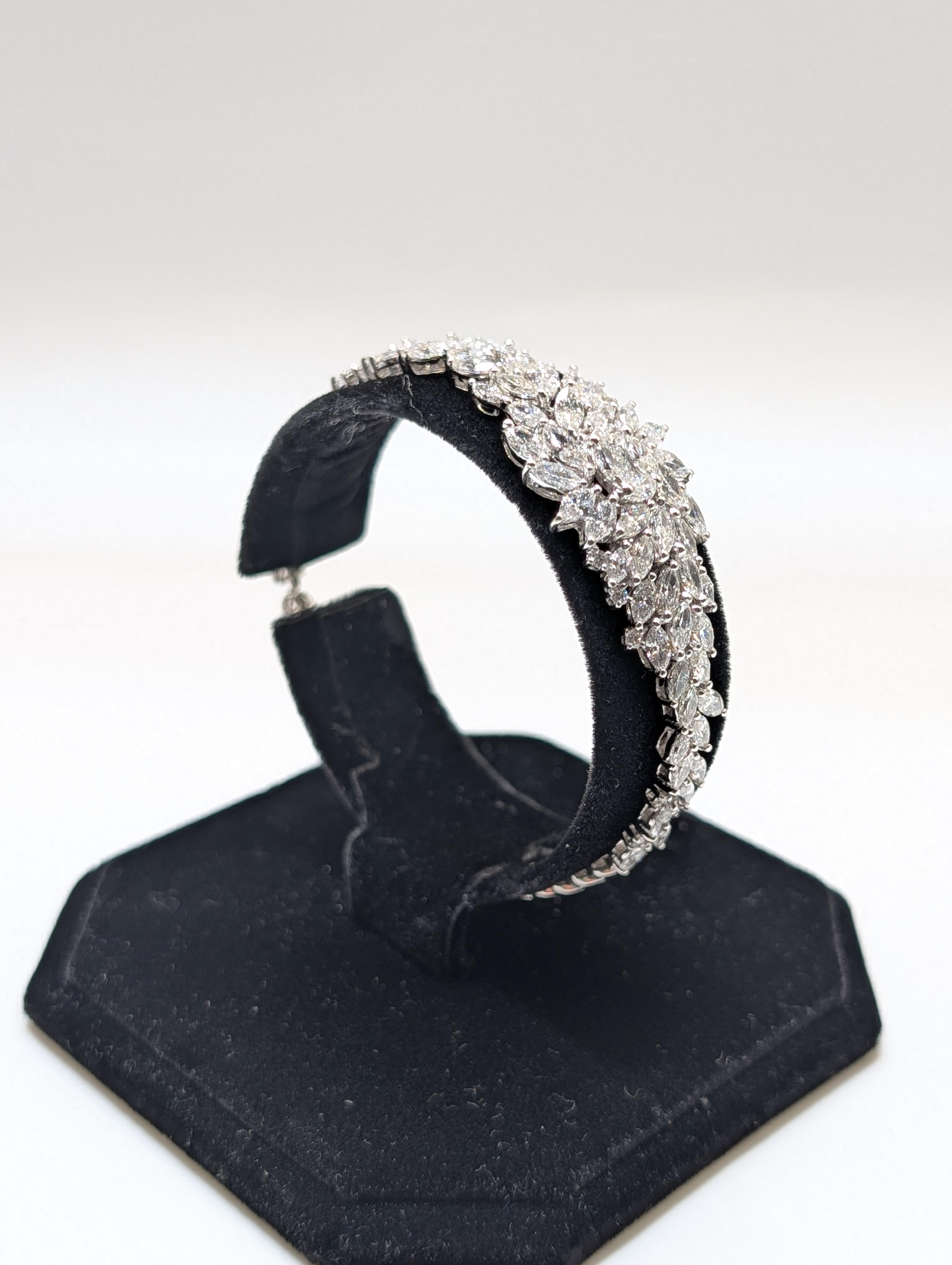 Bracciale in oro bianco 18 carati con diamanti taglio marquise e rotondo in vendita 2