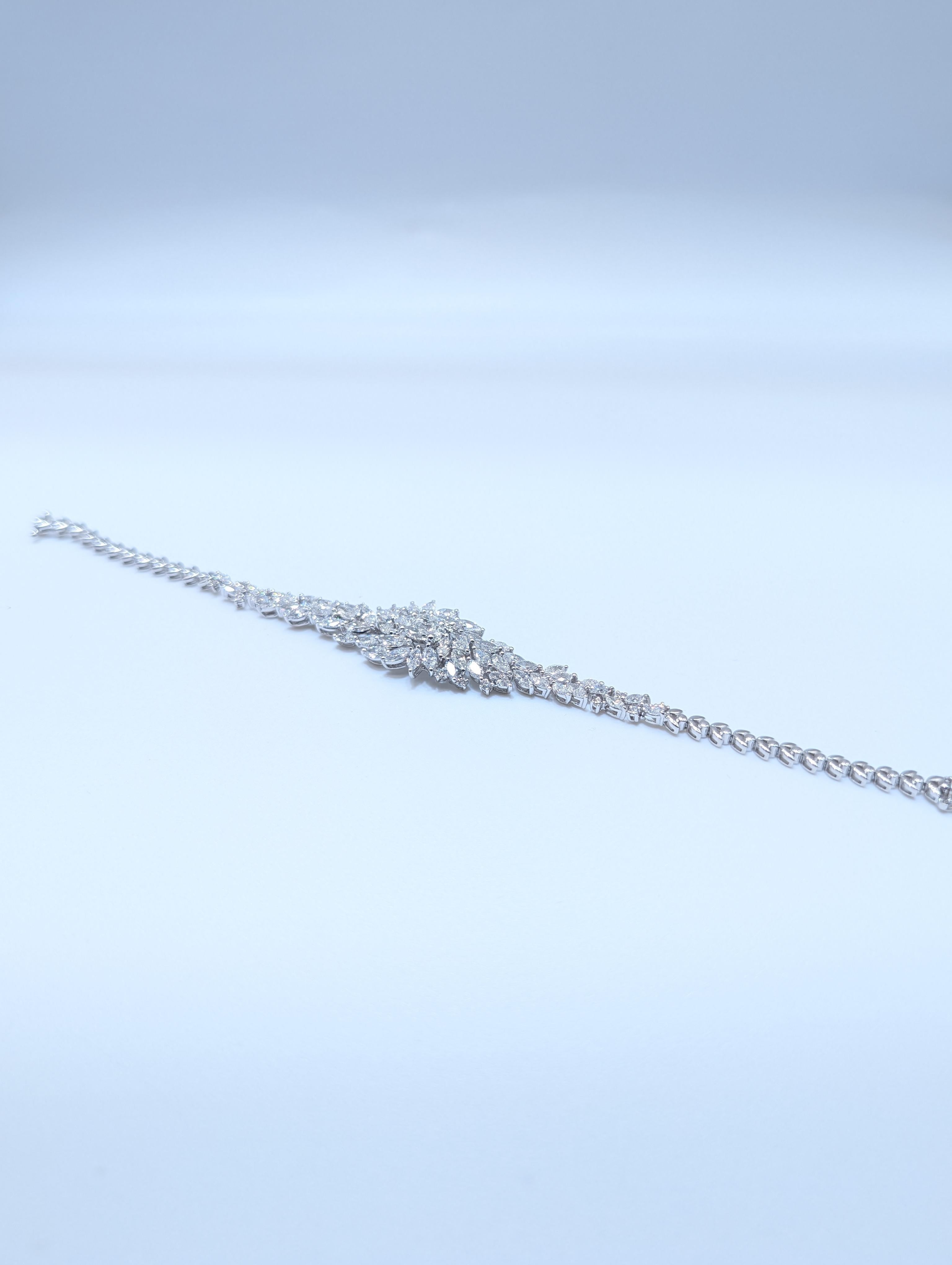 Bracciale in oro bianco 18 carati con diamanti taglio marquise e rotondo in vendita 4