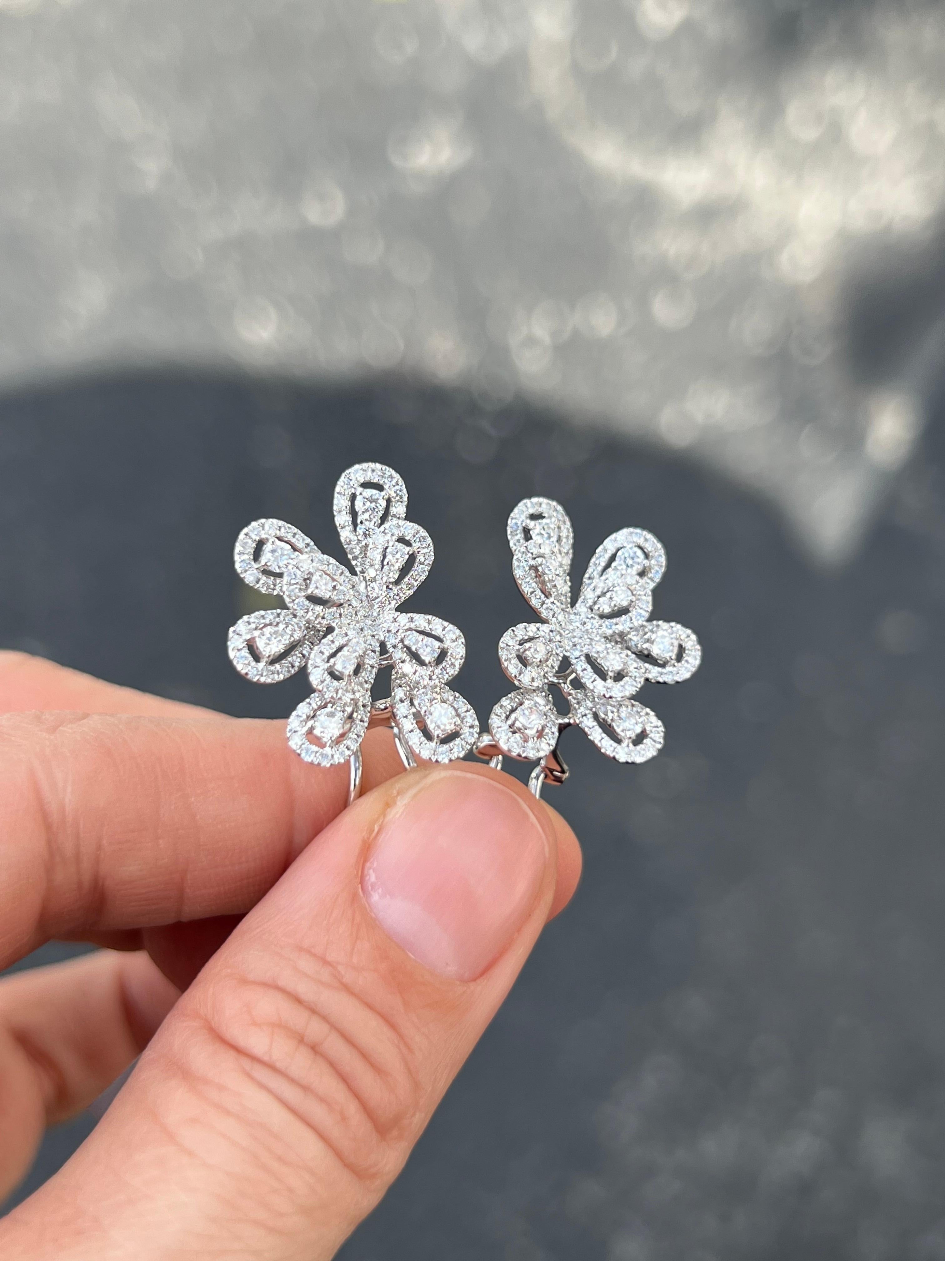 18K White Gold Diamond Bridal Firework Statement Earrings In New Condition For Sale In Miami, FL