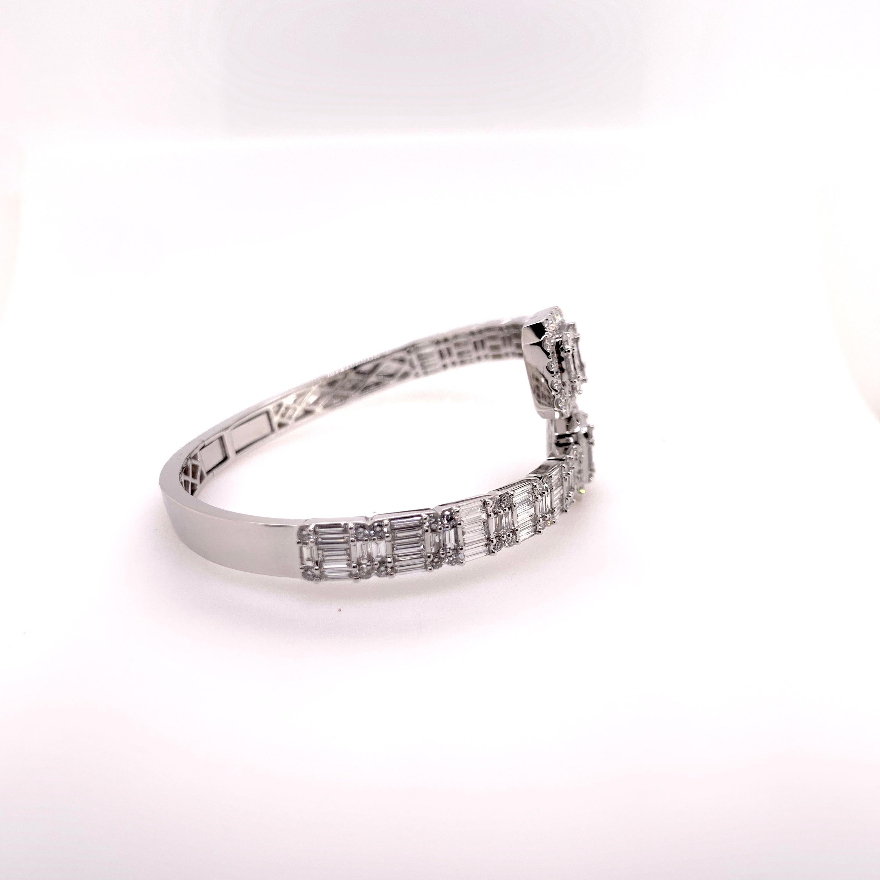 18k White Gold Diamond Bypass Style Bangle In New Condition For Sale In Carrollton, TX