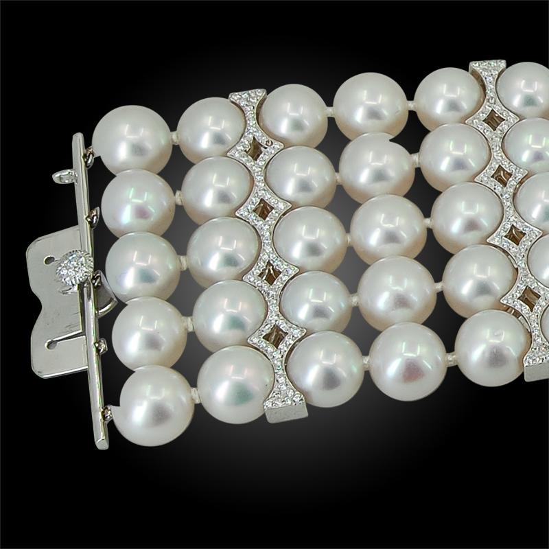 18 Karat White Gold Diamond, Carved Sapphire, Pearl Bracelet In Good Condition In New York, NY