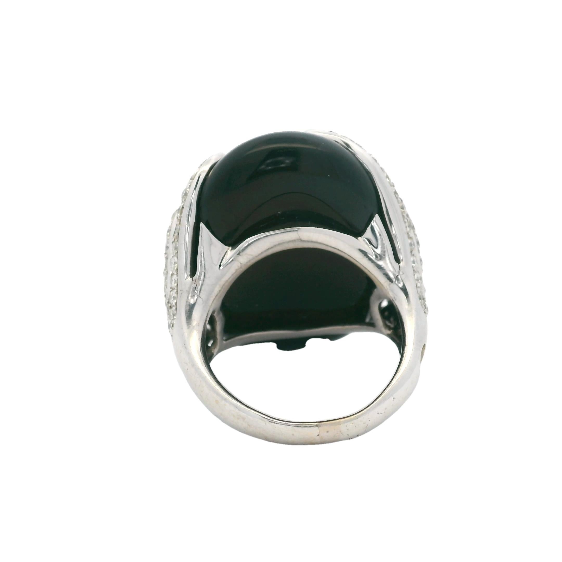 18K White Gold Diamond Claw Onyx Cocktail Ring, 2 Carats In Excellent Condition For Sale In Miami, FL
