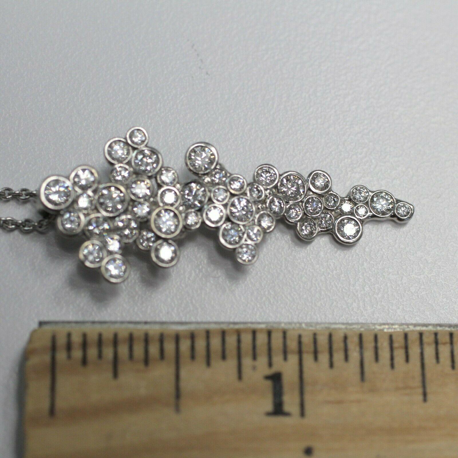 Form:Rund
Stil:Kette, Anhänger
Reinheitsgrad des Diamanten:Sehr leicht eingeschlossen (VS2)
Einstellung Stil:Lünette
Thema:Blumen & Pflanzen
Typ:Halskette
Anzahl der Diamanten:48
Artikel Länge:APPROX. 17