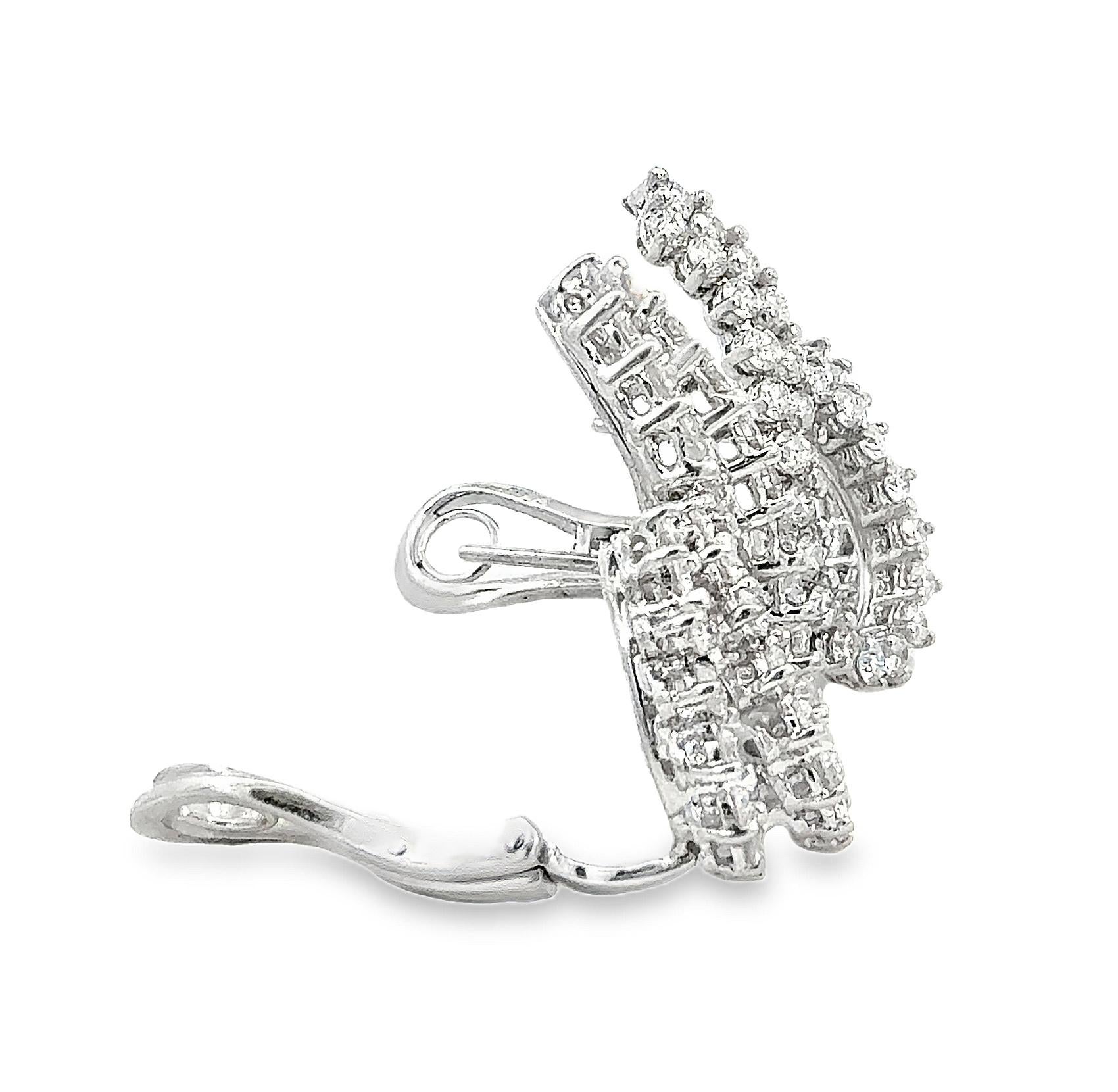Boucles d'oreilles grappes de diamants en or blanc 18K 3,75 carats en vente 2