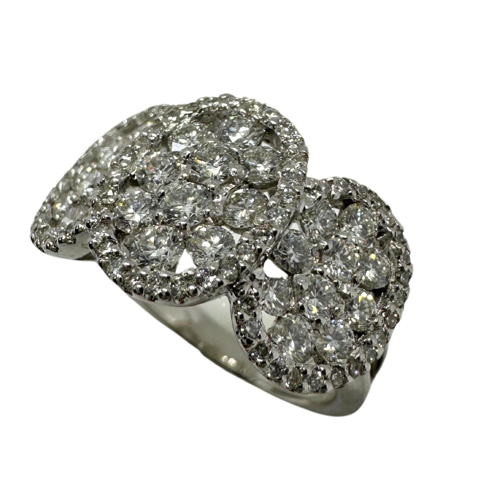 18 Karat Weißgold Diamant-Cluster-Ring Damen im Angebot