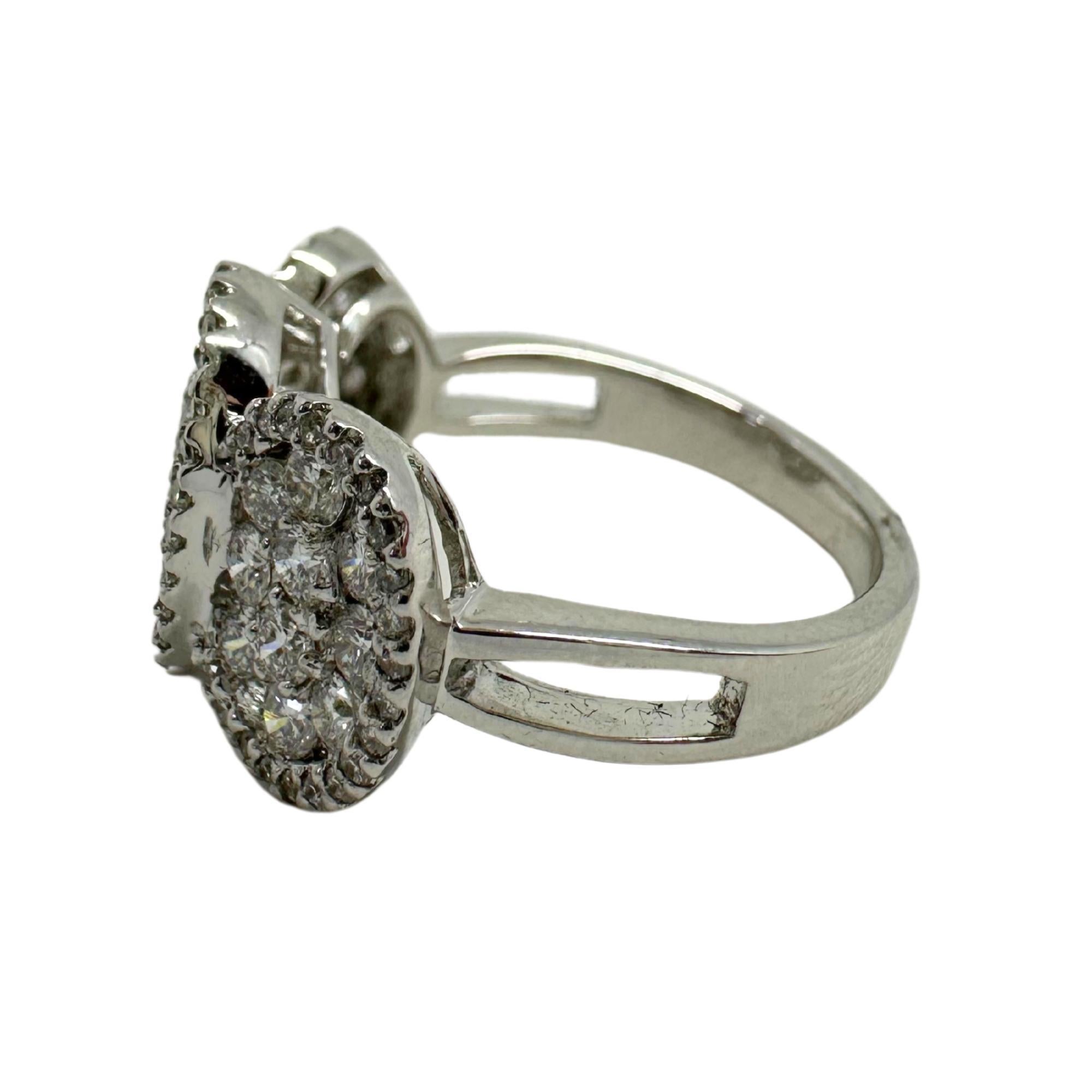 18 Karat Weißgold Diamant-Cluster-Ring im Angebot 1