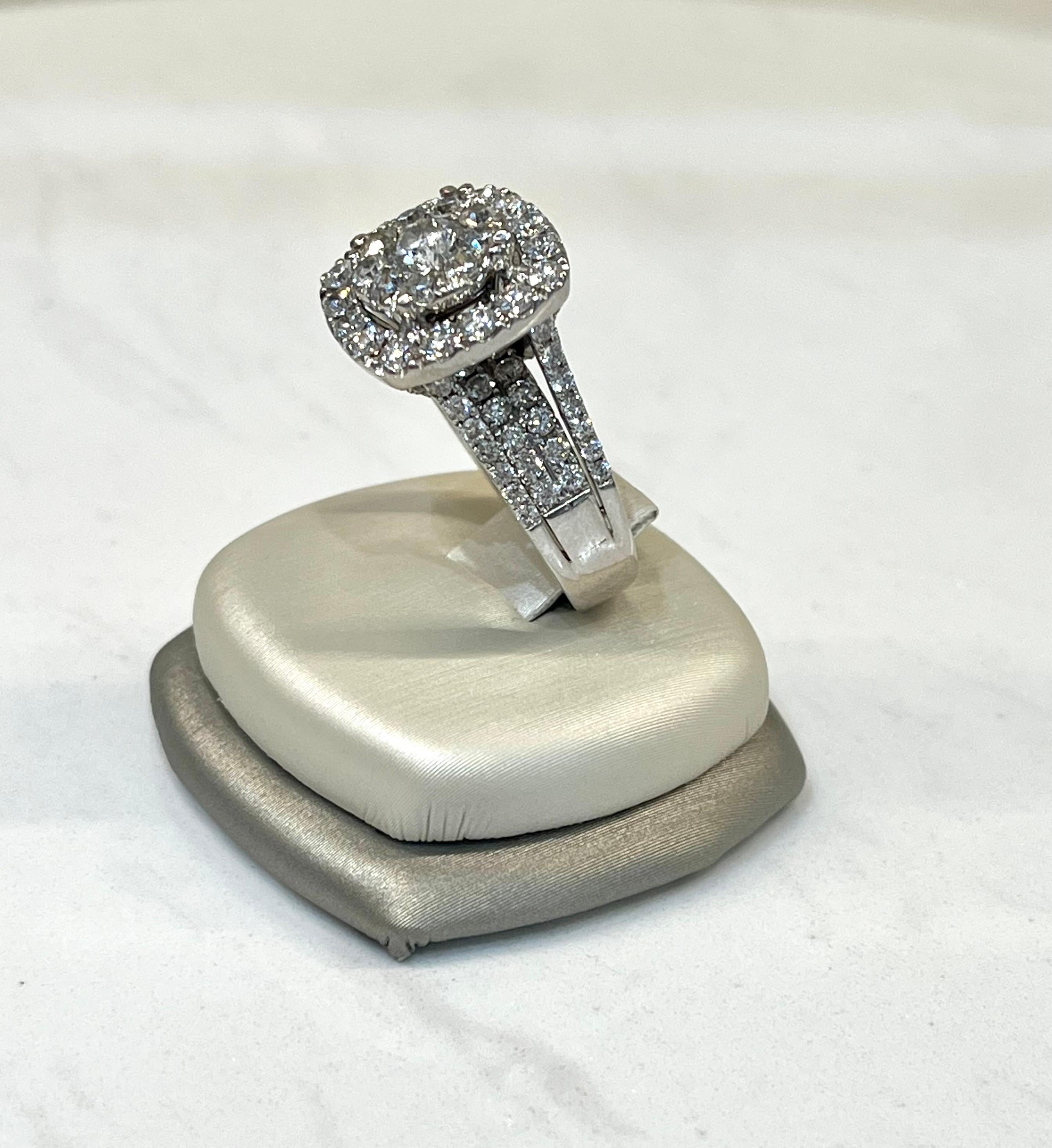 18K White Gold Diamond Cluster Ring For Sale 2
