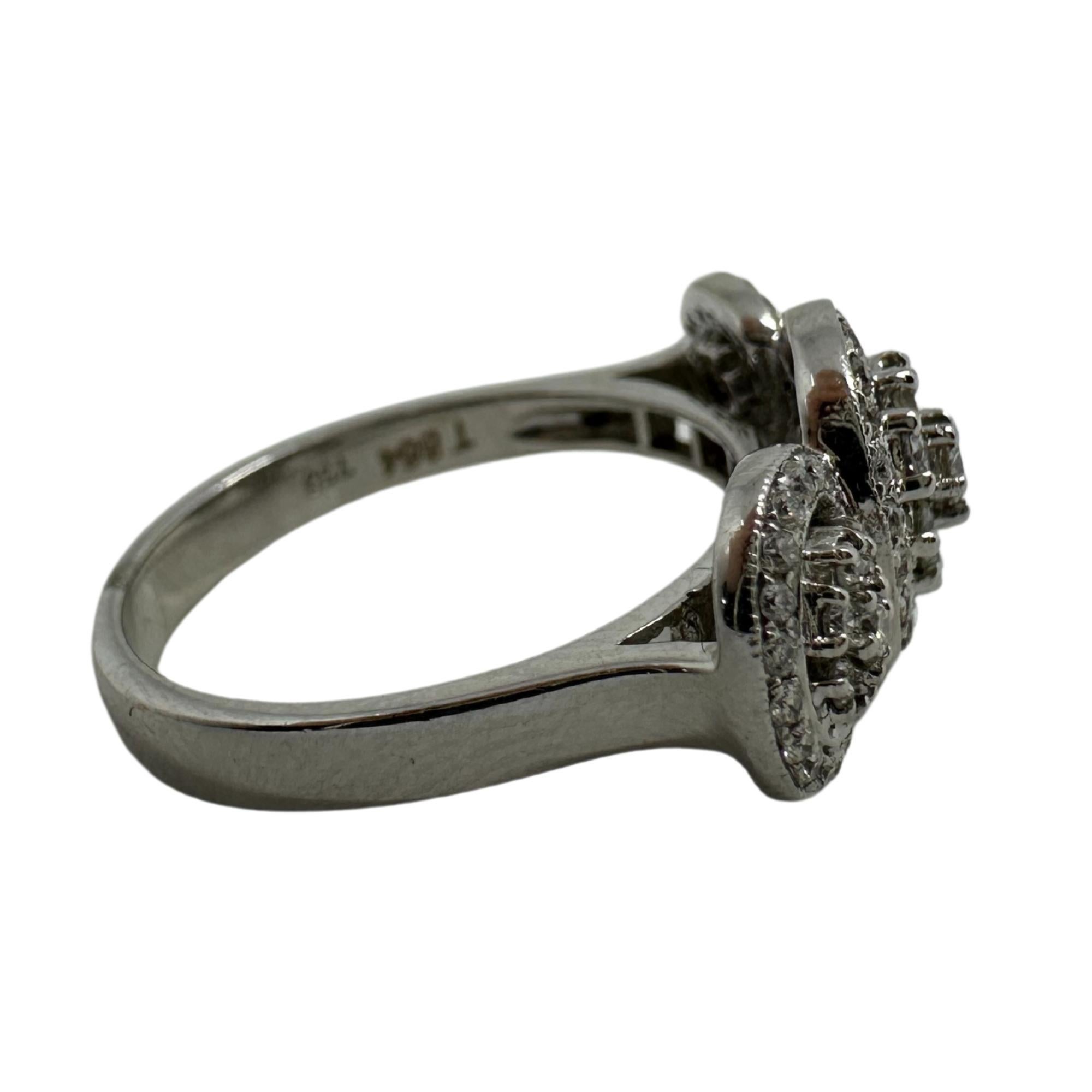 Anello a grappolo con diamanti in oro bianco 18k in vendita 2