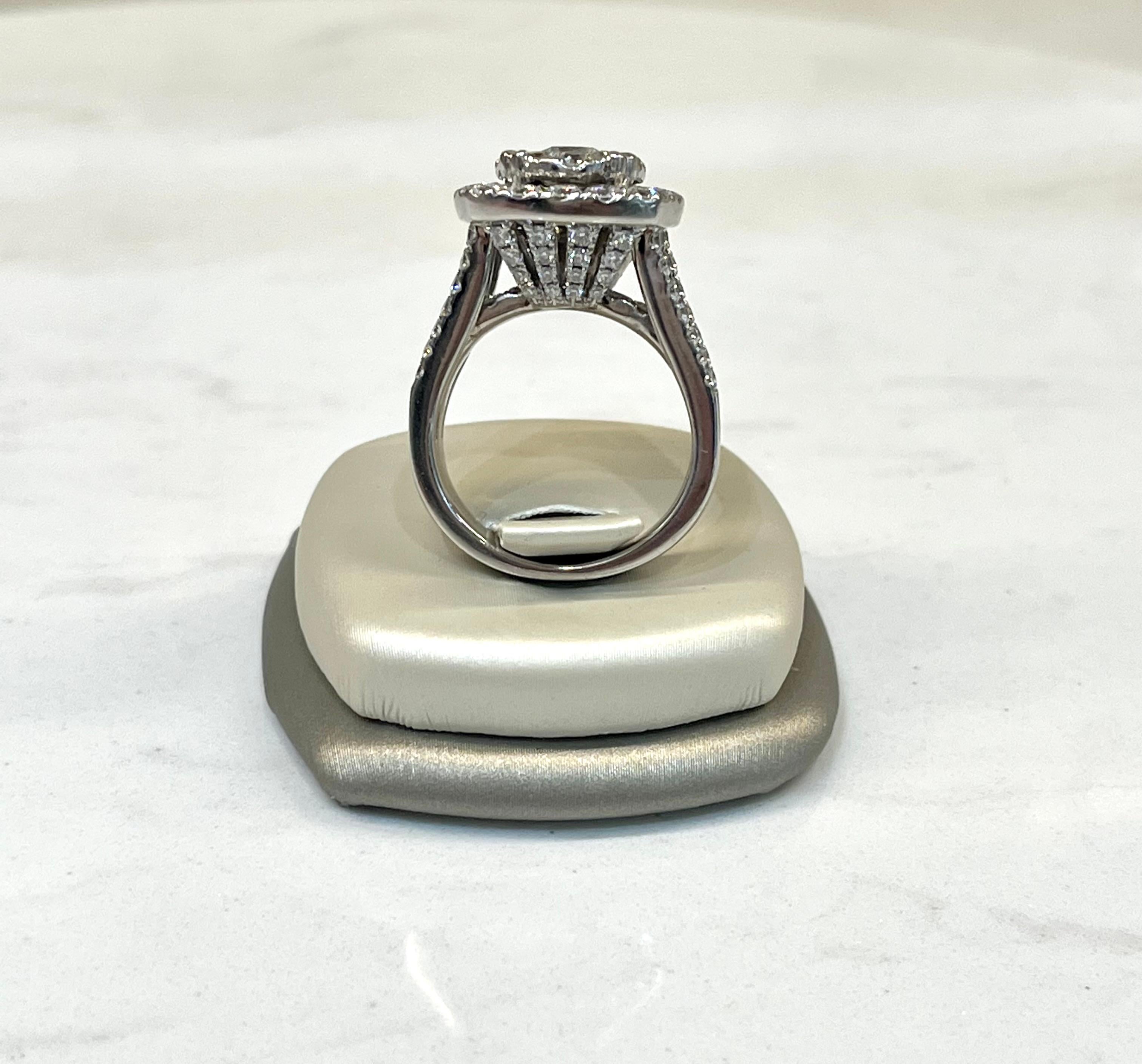 18K White Gold Diamond Cluster Ring For Sale 3