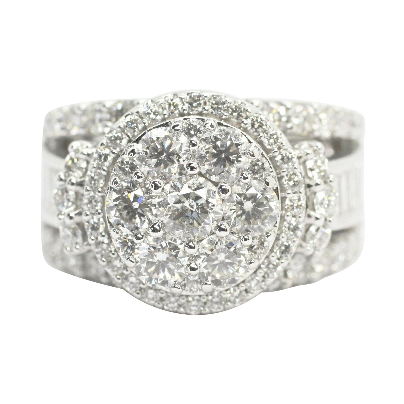 18k White Gold Diamond Cluster Round and Baguette Ring