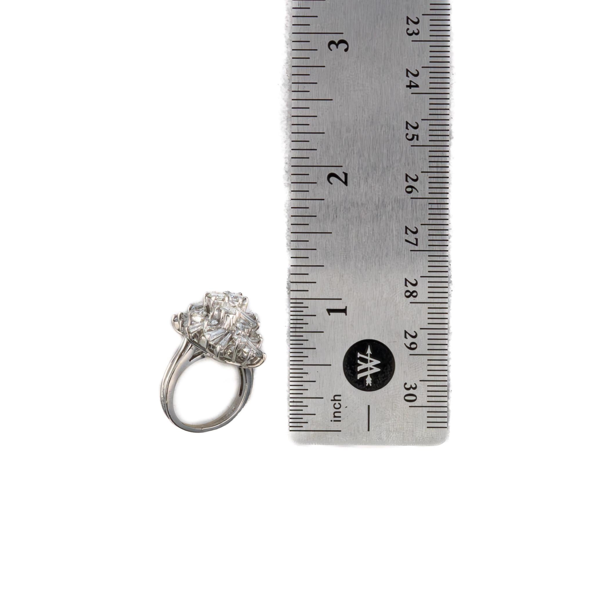 Rétro 18K White Gold Diamond Cluster Spray Ring en vente