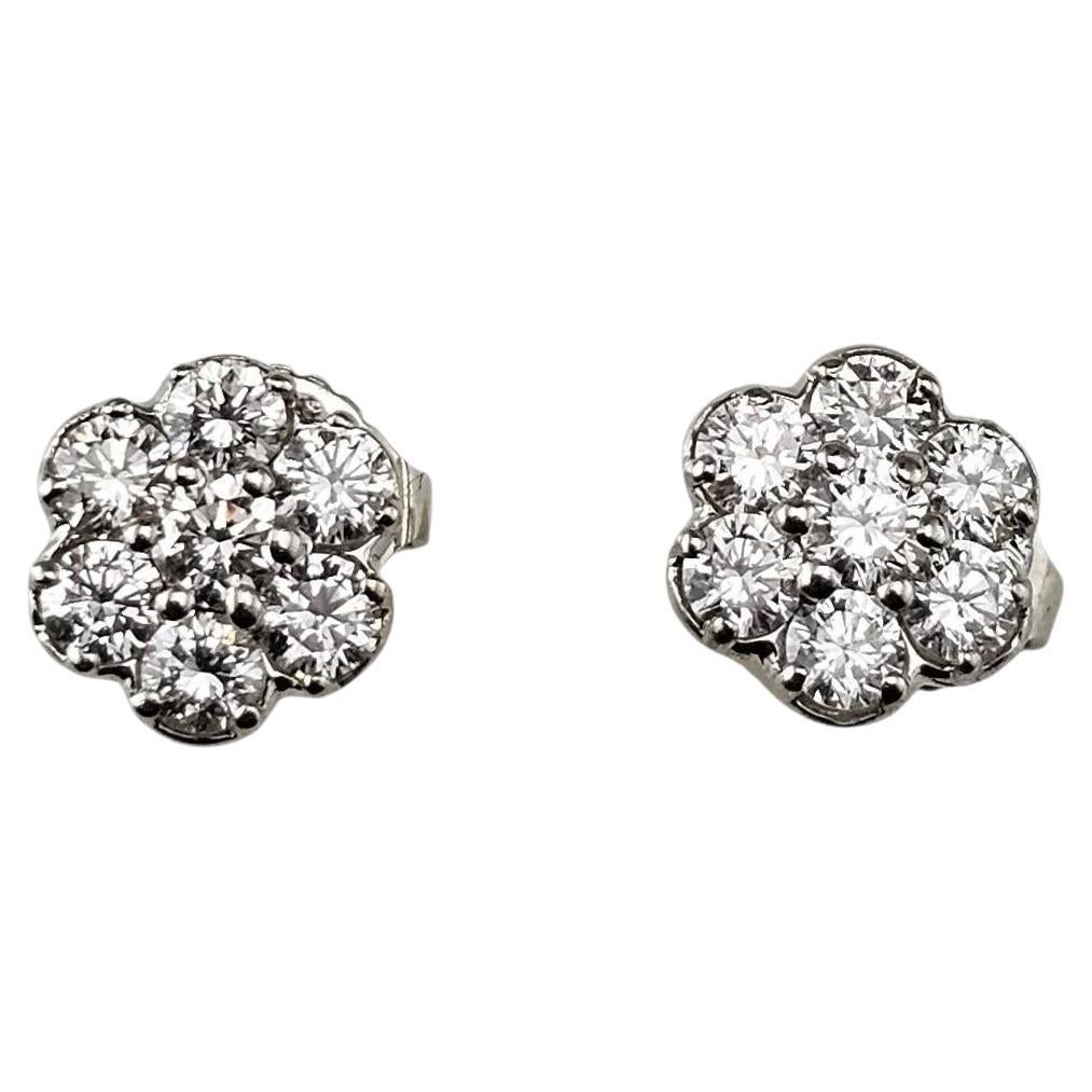 18K White Gold Diamond Cluster Stud Earrings #24163 im Angebot