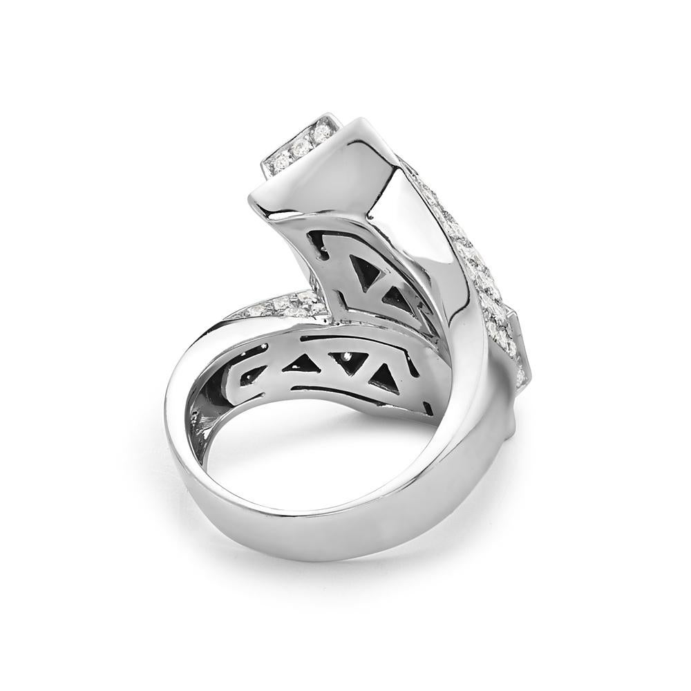 Contemporary 18 Karat White Gold Diamond Cocktail Ring