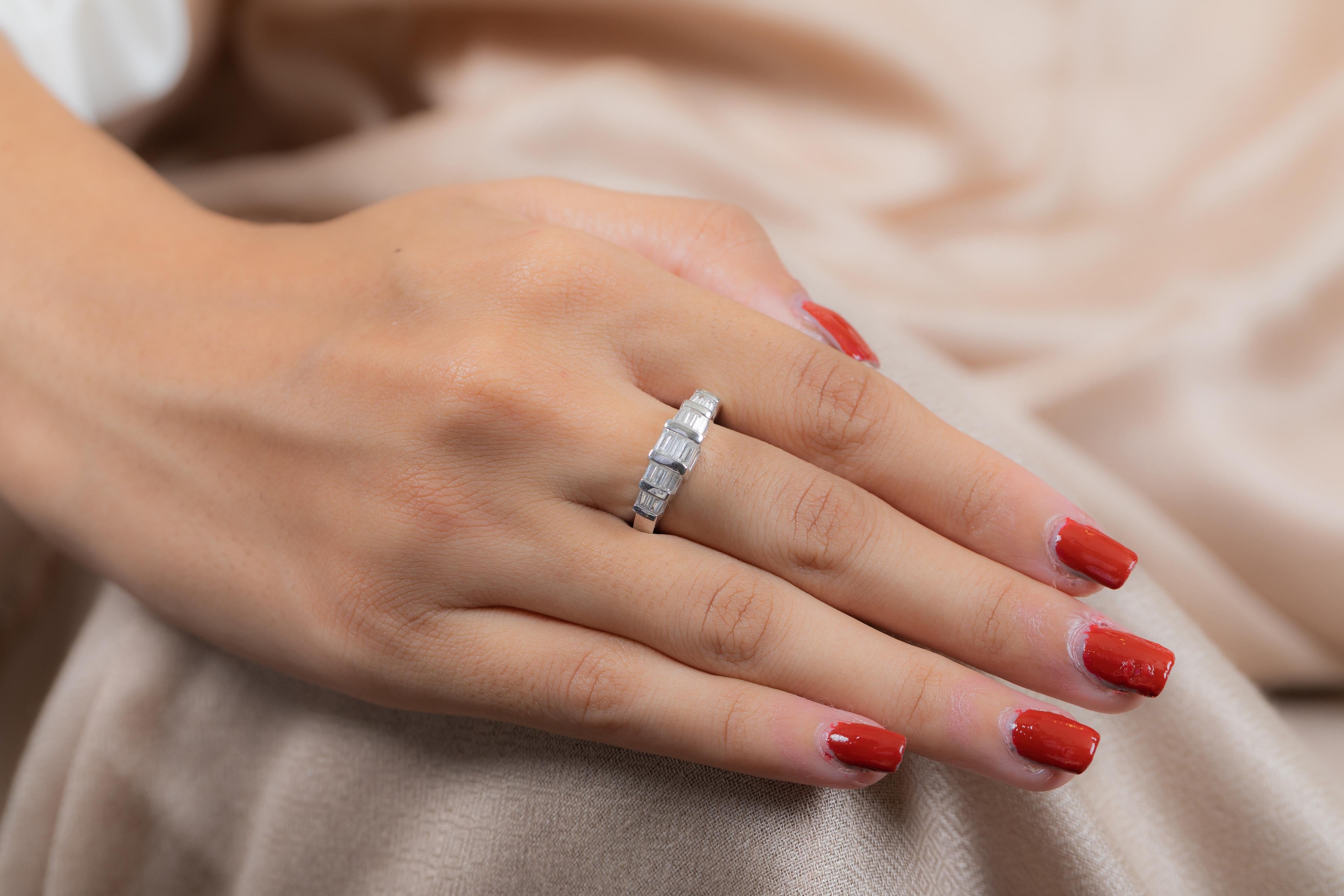 in vendita:  Anello a fascia con diamante autentico in oro bianco 18 carati 2