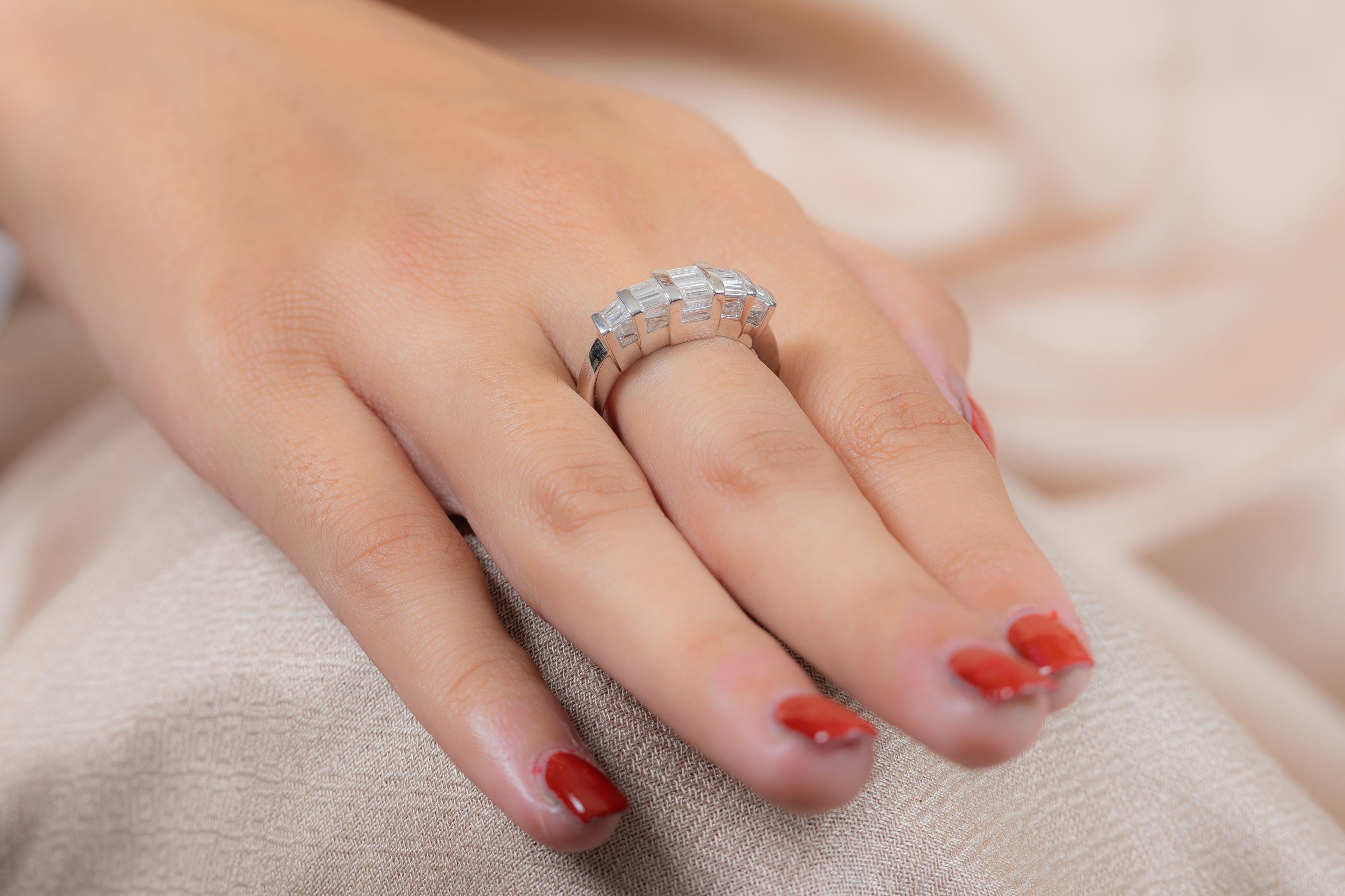 En vente :  Bague en or blanc 18K avec diamant véritable 4