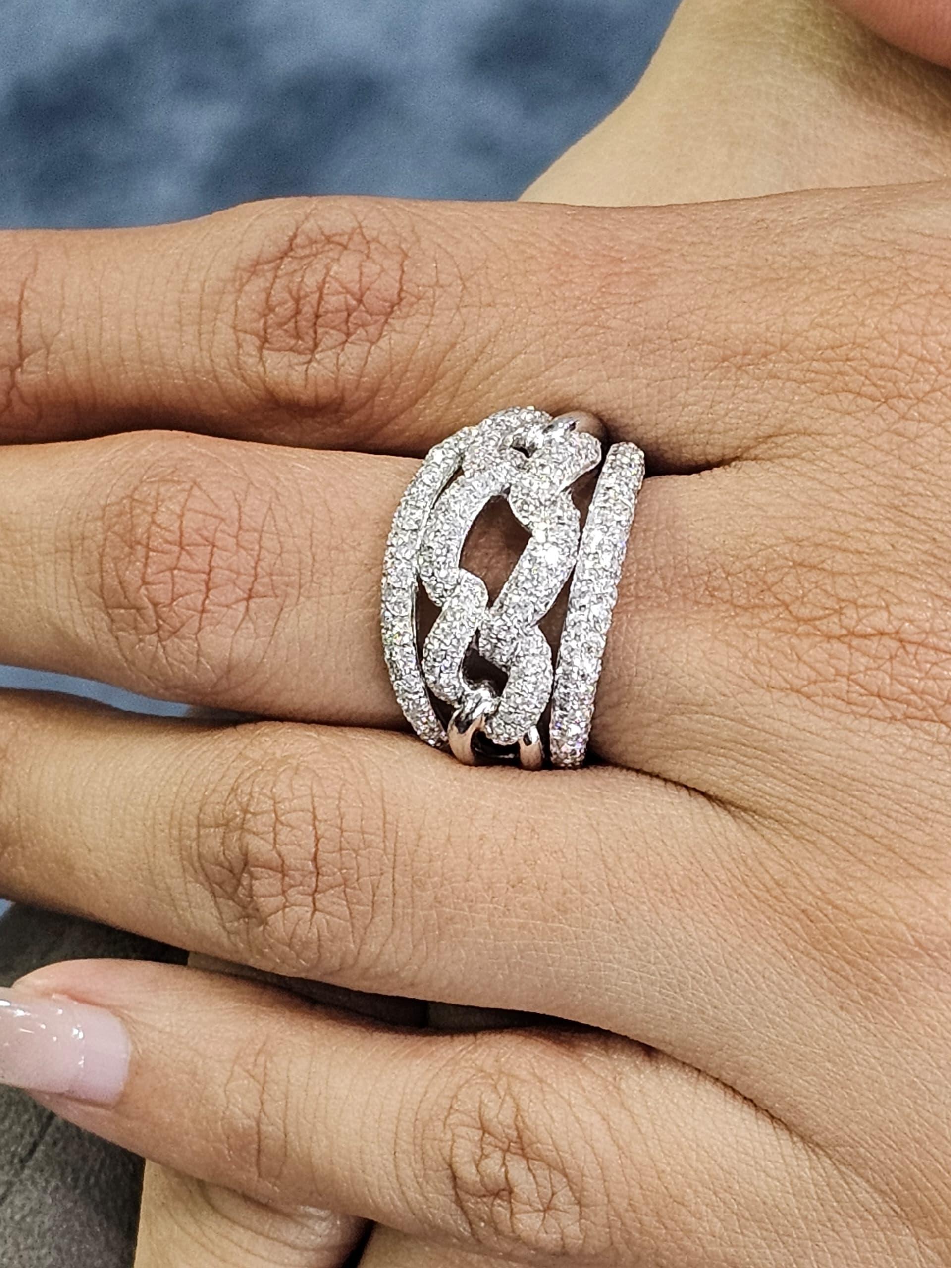 Modern 18K White Gold Diamond Cocktail Ring – Sophisticated Glamour For Sale