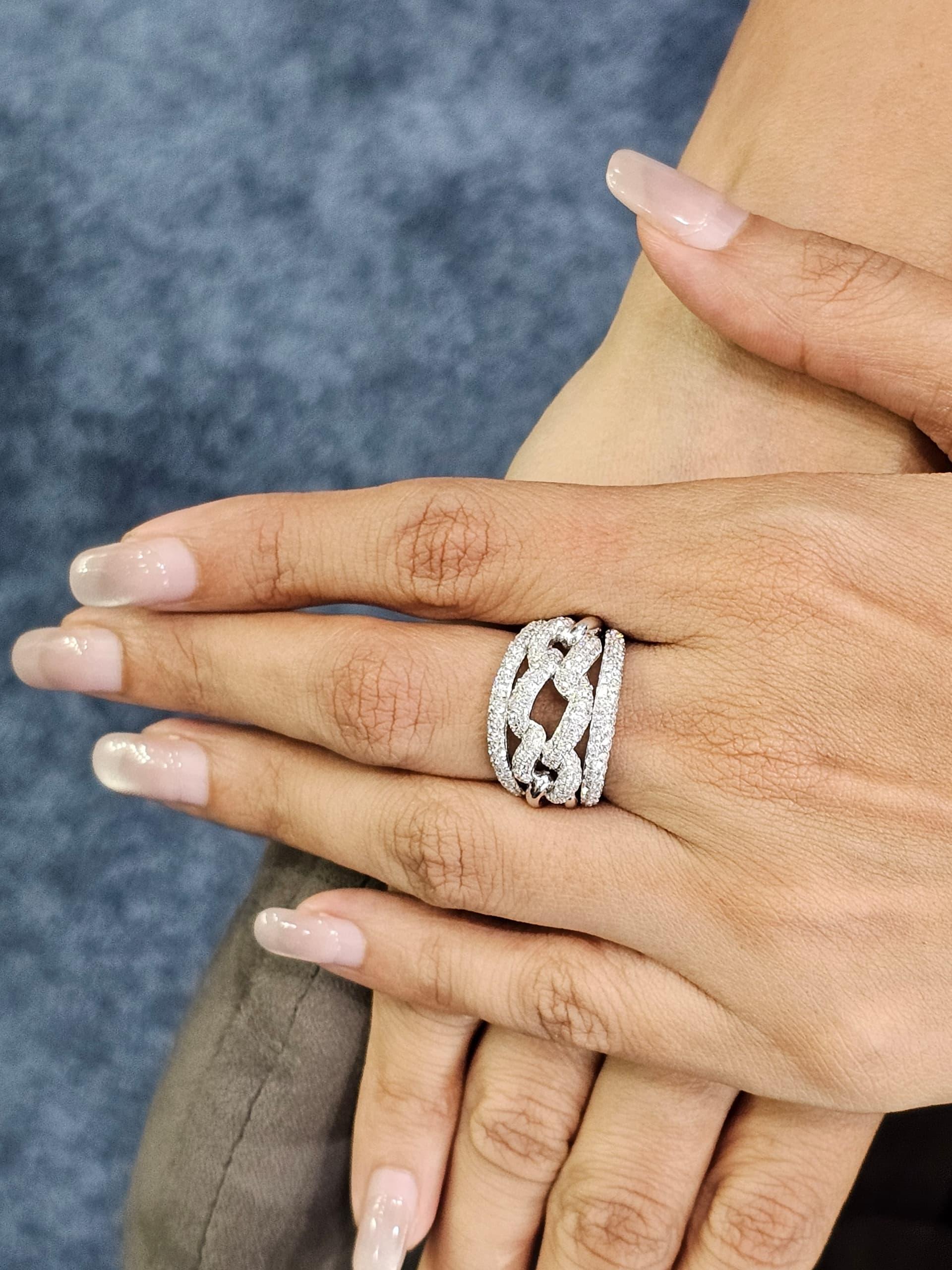 Round Cut 18K White Gold Diamond Cocktail Ring – Sophisticated Glamour For Sale