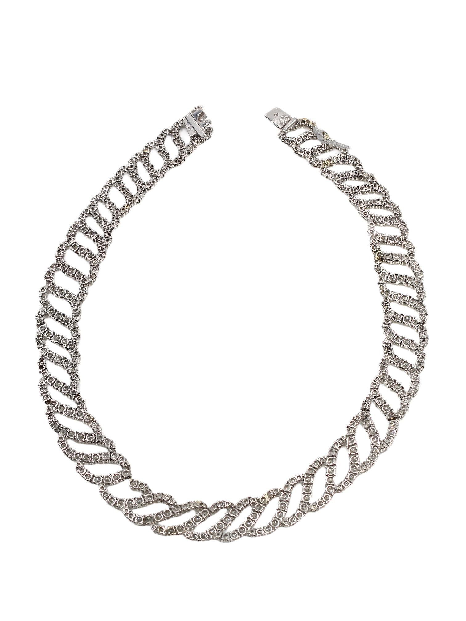 Halskette aus 18 Karat Weißgold mit Diamanten am Kragen (Brillantschliff) im Angebot