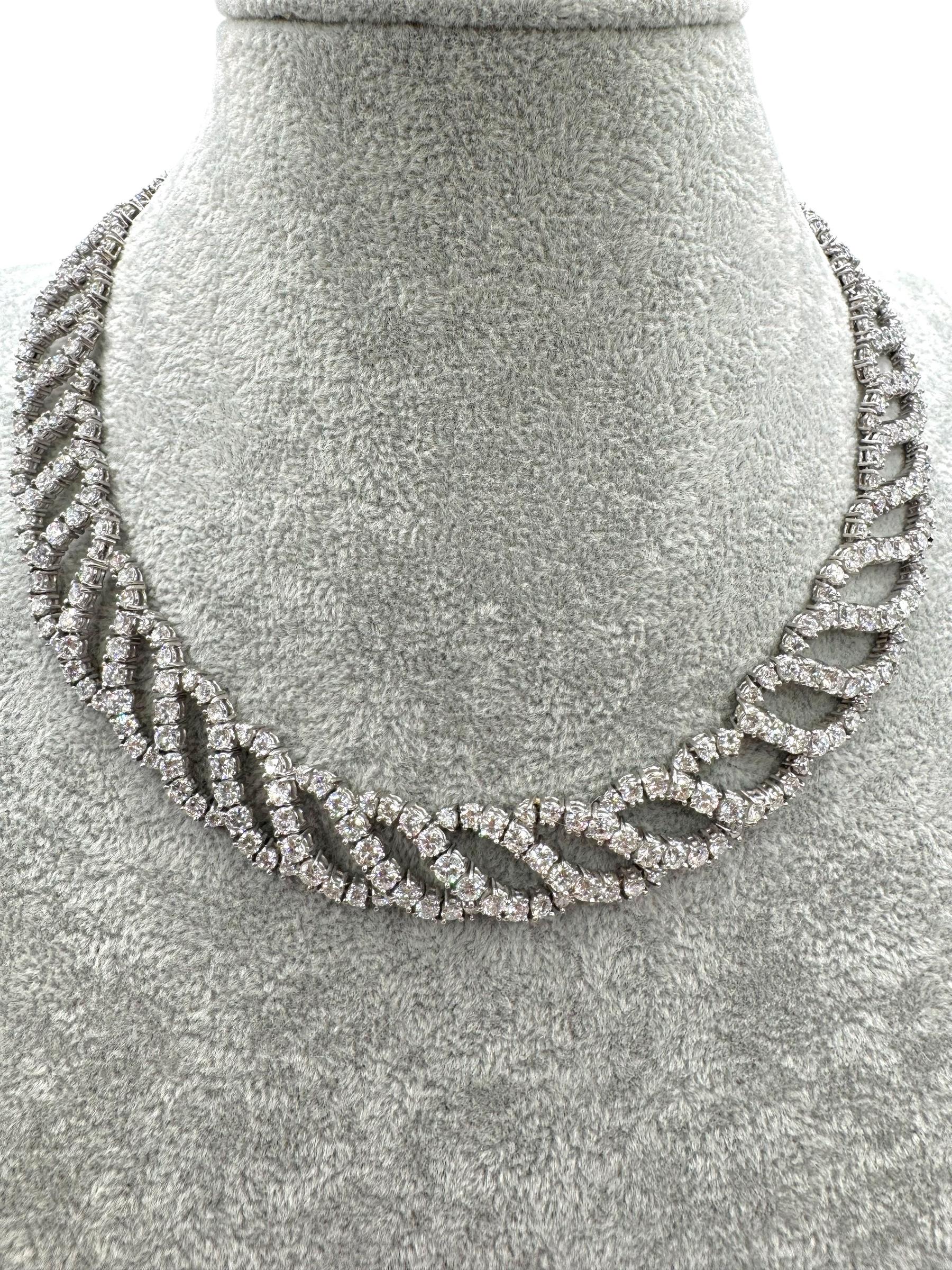 Halskette aus 18 Karat Weißgold mit Diamanten am Kragen im Angebot 1