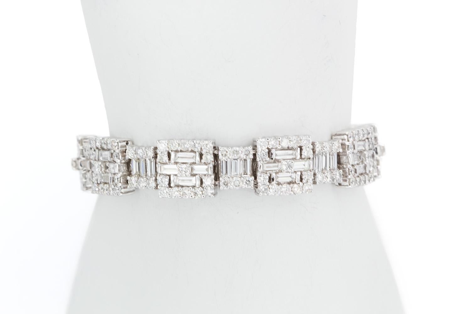 18k White Gold Diamond Contemporary Baguette Diamond Tennis Line Bracelet 8.38ct For Sale 8
