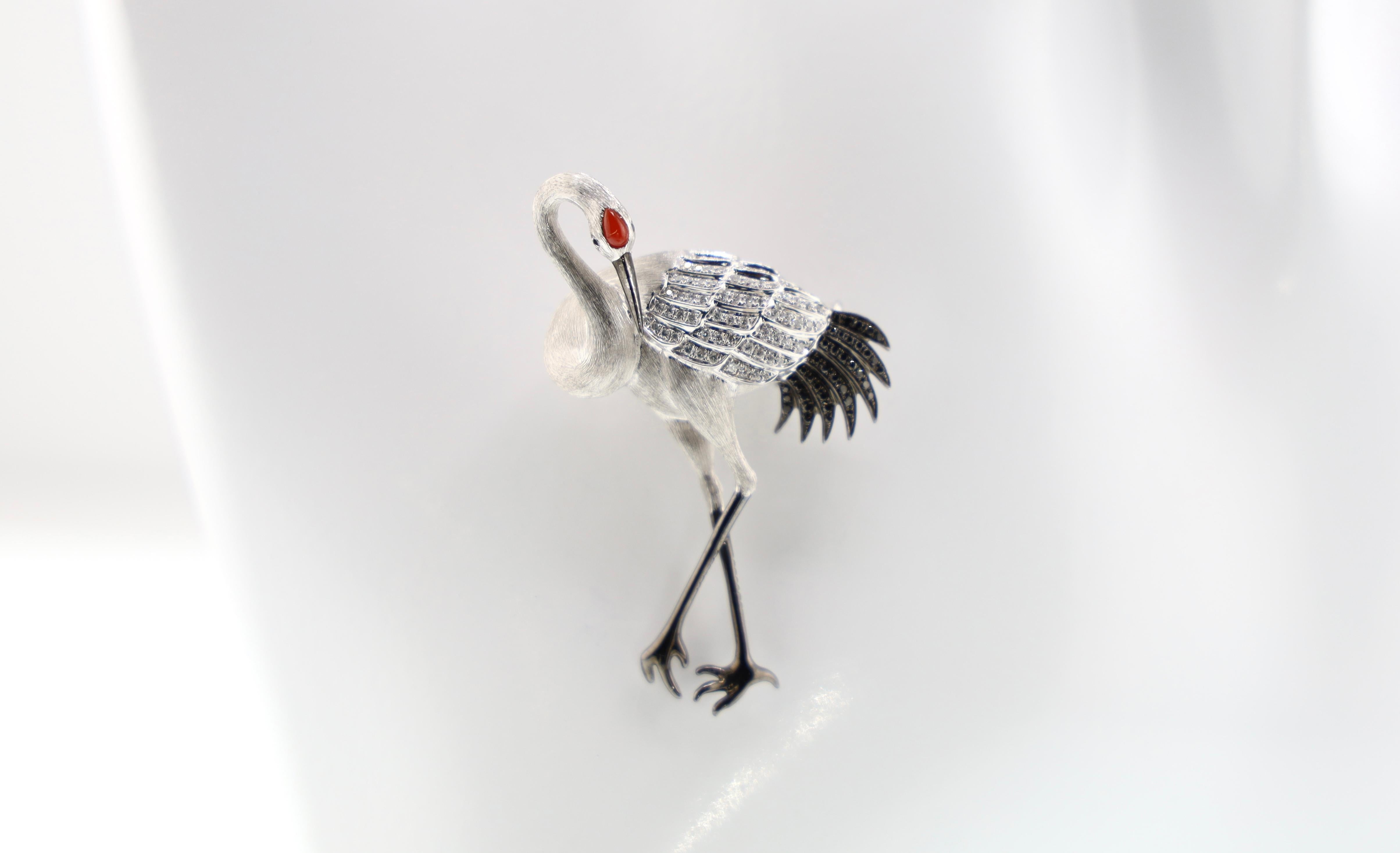 Colgante Broche Grulla China Diamante y Coral Oro Blanco 18K en venta 2