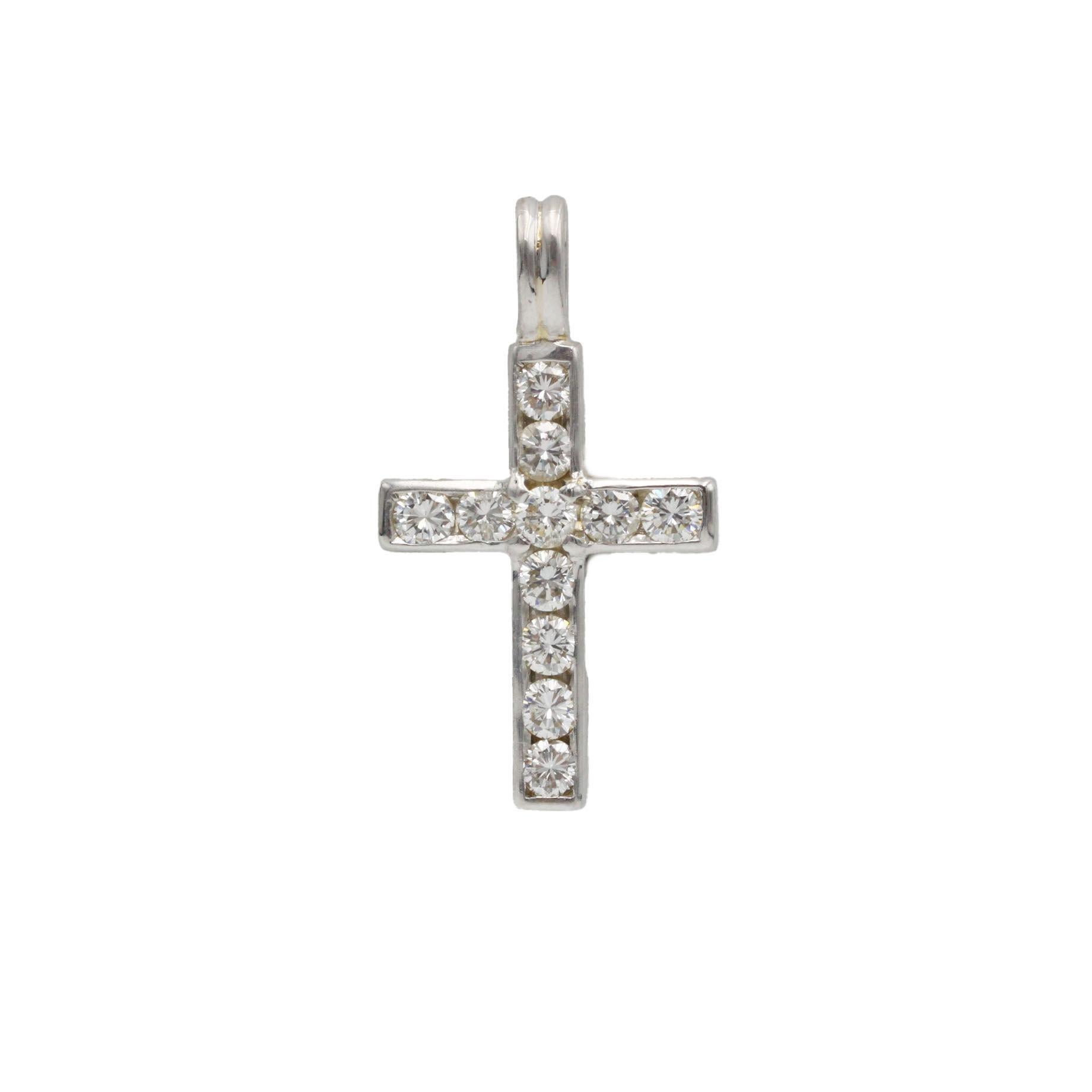 Contemporain 18K White Gold Diamond Cross Pendant, 2.00 ct G VS Diamonds en vente