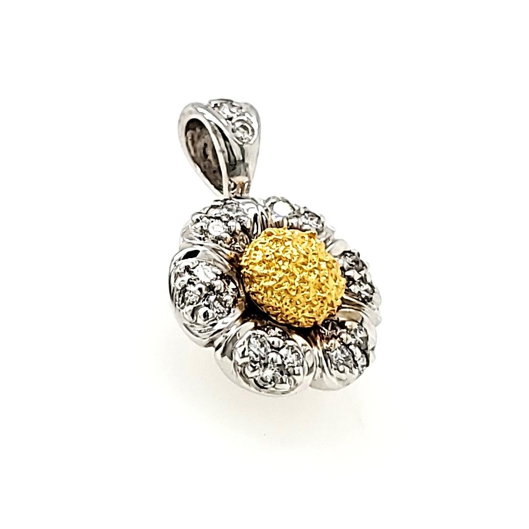 Women's or Men's 18k White Gold Diamond Cts 0.20 Flower Pendant For Sale