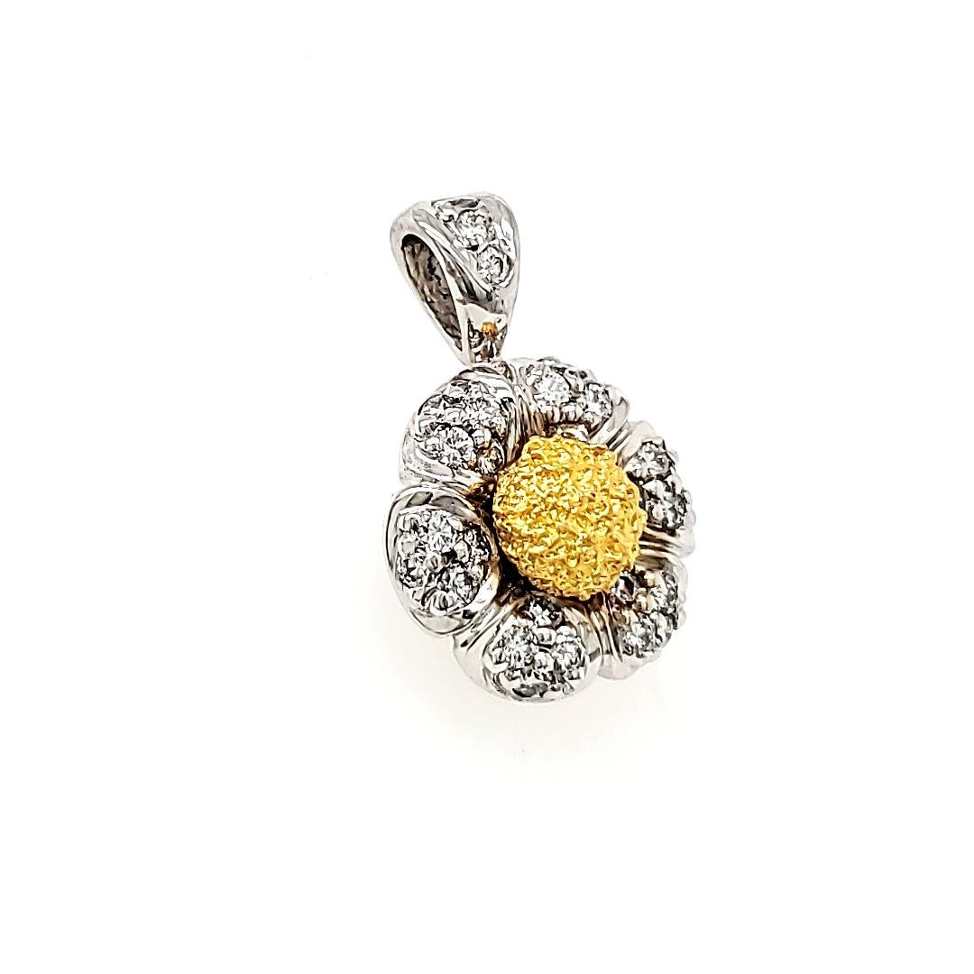 18k White Gold Diamond Cts 0.20 Flower Pendant For Sale 1
