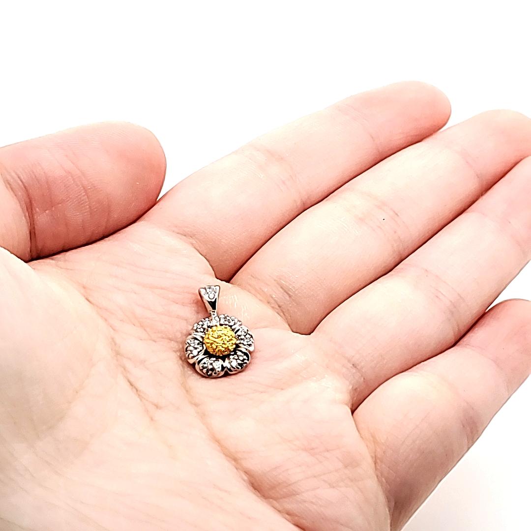 18k White Gold Diamond Cts 0.20 Flower Pendant For Sale 3