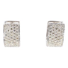 Orecchini a bracciale in oro bianco e diamanti 18k