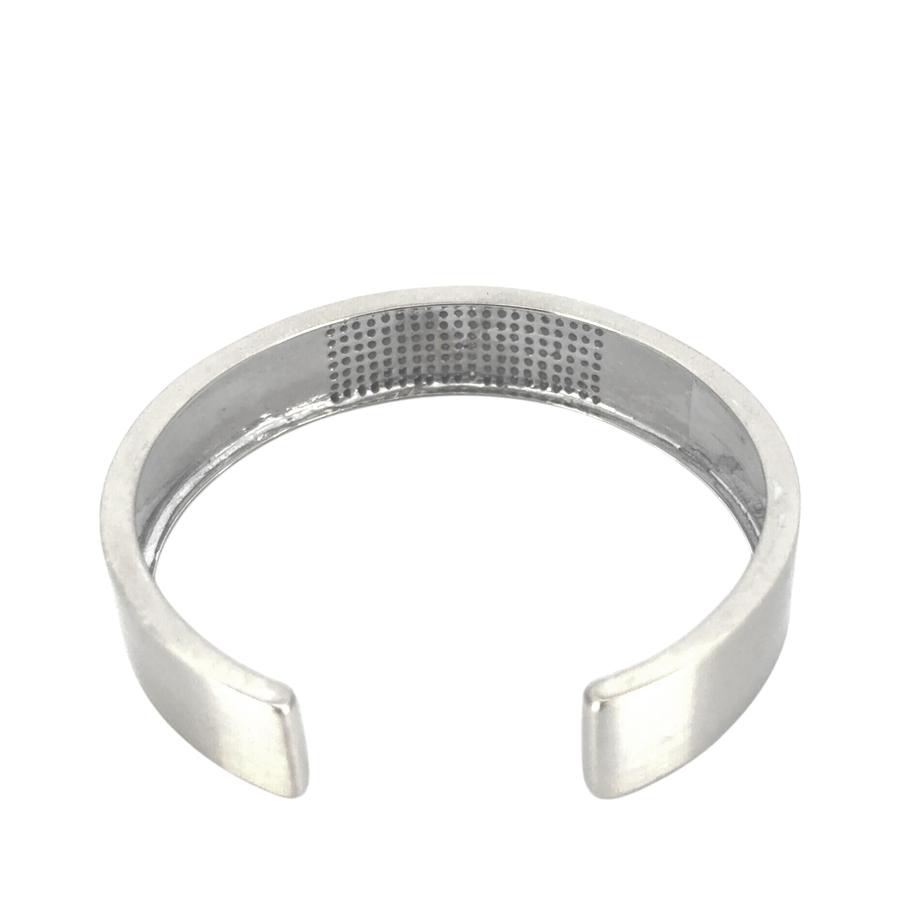 Manchette en or blanc 18 carats sertie de 0,80 carat de diamants naturels en vente 4
