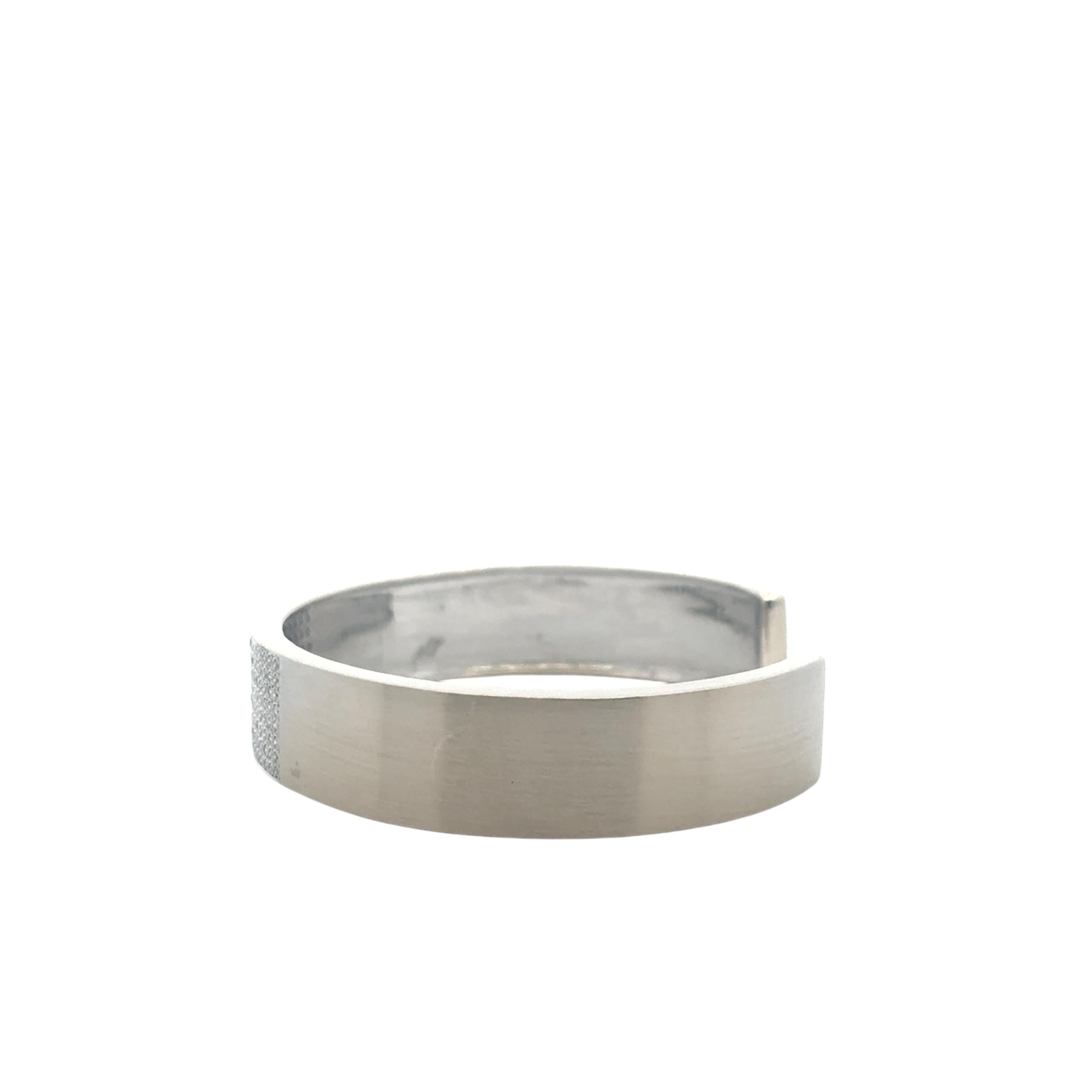 Manchette en or blanc 18 carats sertie de 0,80 carat de diamants naturels en vente 6