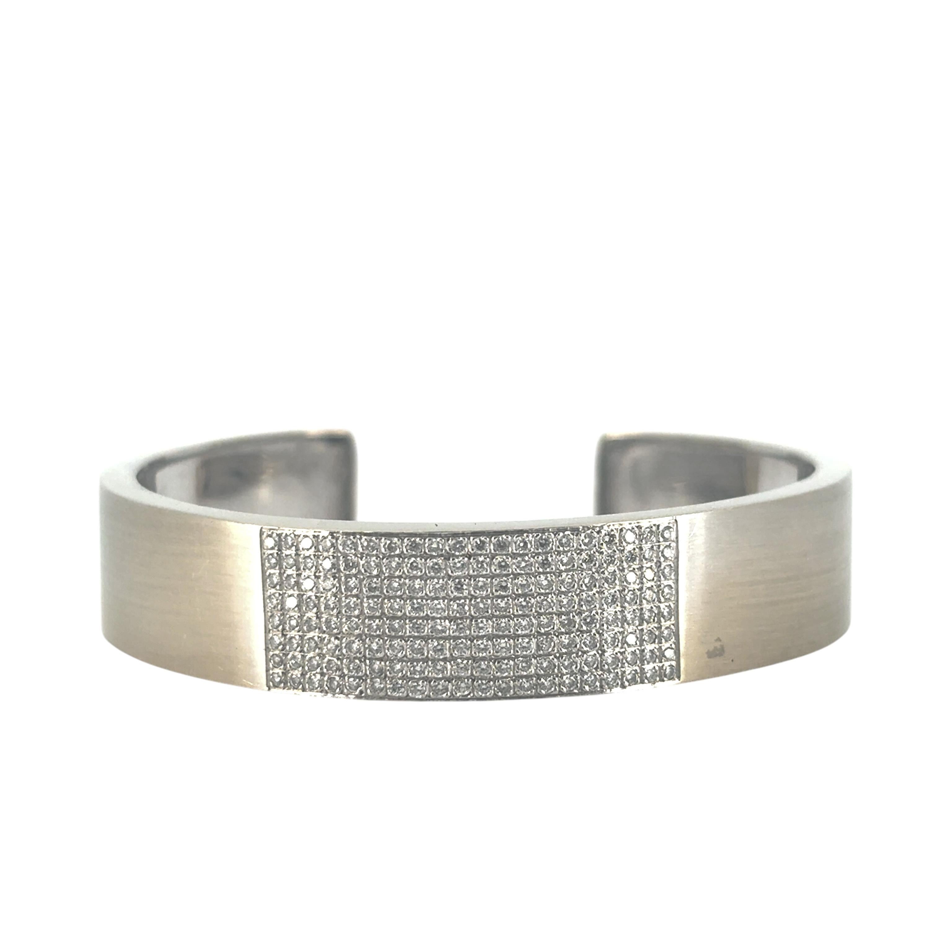 Manchette en or blanc 18 carats sertie de 0,80 carat de diamants naturels en vente 10