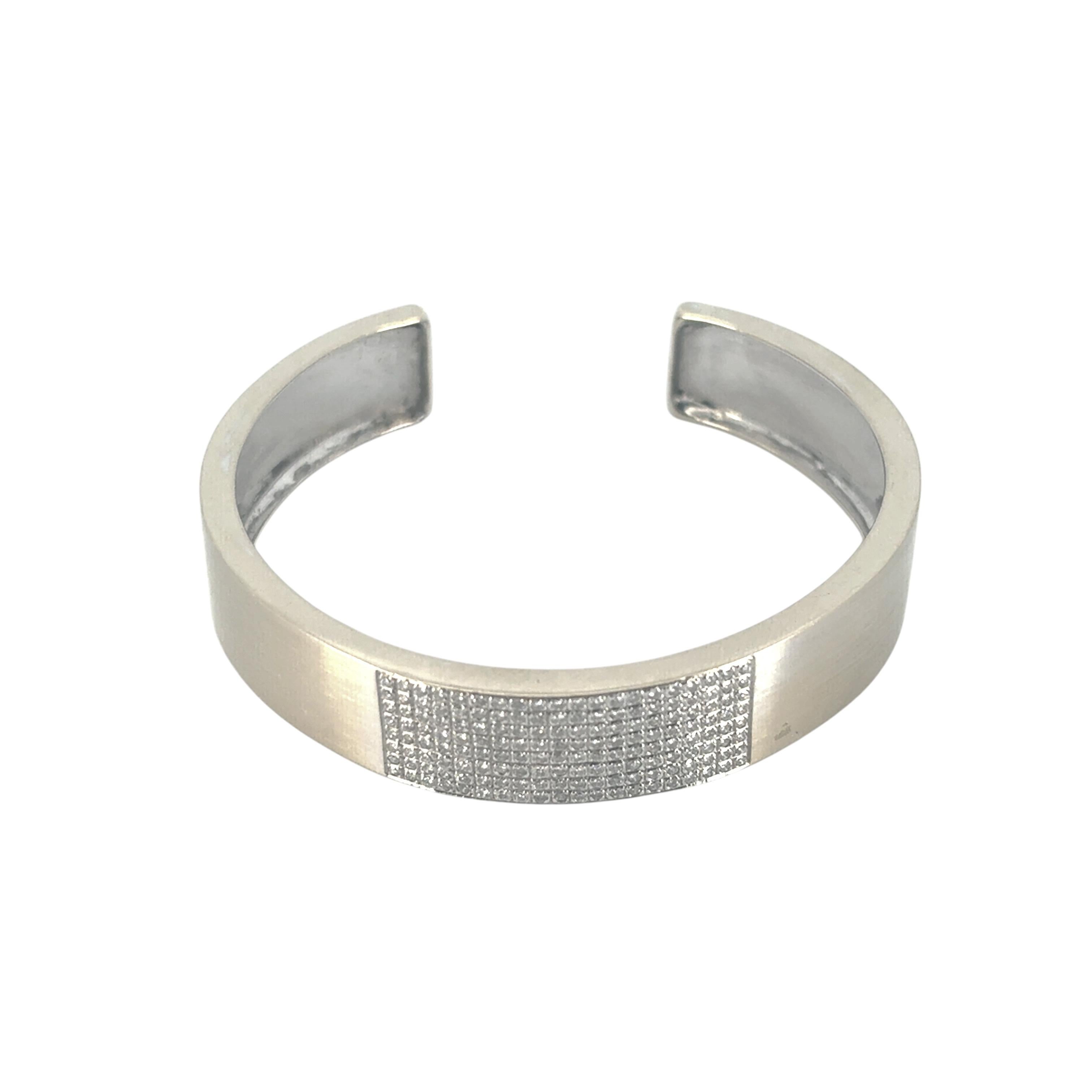 Manchette en or blanc 18 carats sertie de 0,80 carat de diamants naturels en vente 11