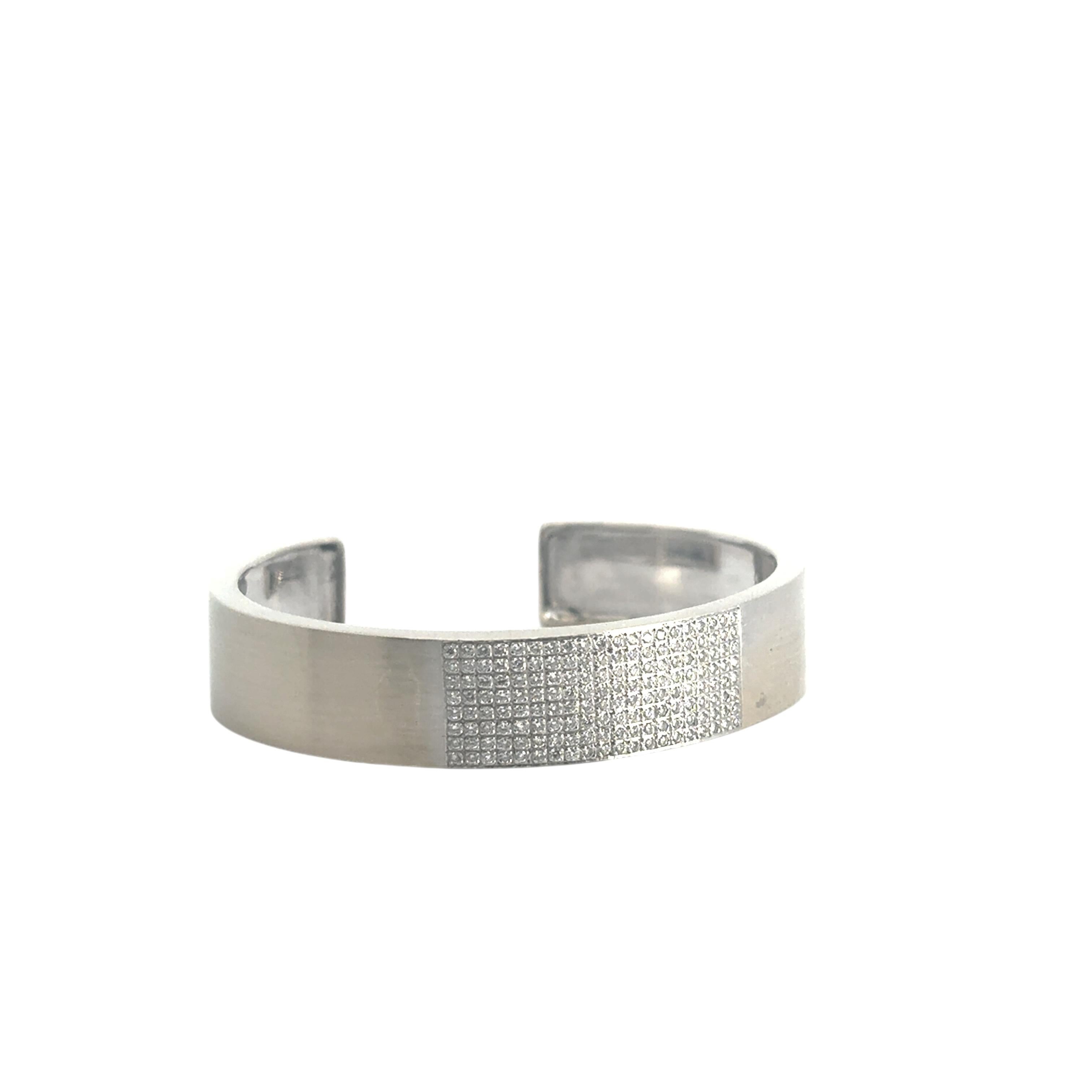 Manchette en or blanc 18 carats sertie de 0,80 carat de diamants naturels Pour femmes en vente