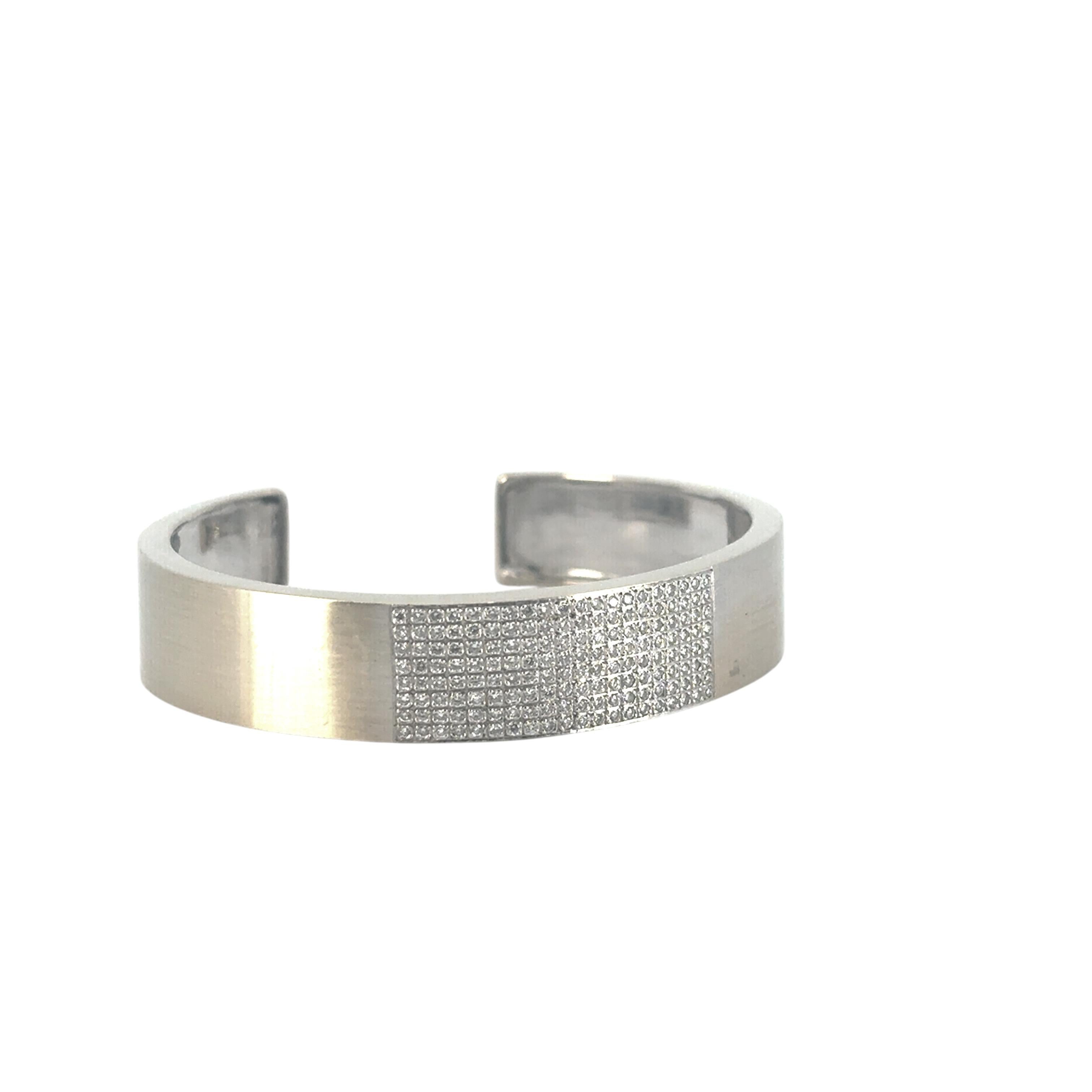 Manchette en or blanc 18 carats sertie de 0,80 carat de diamants naturels en vente 1