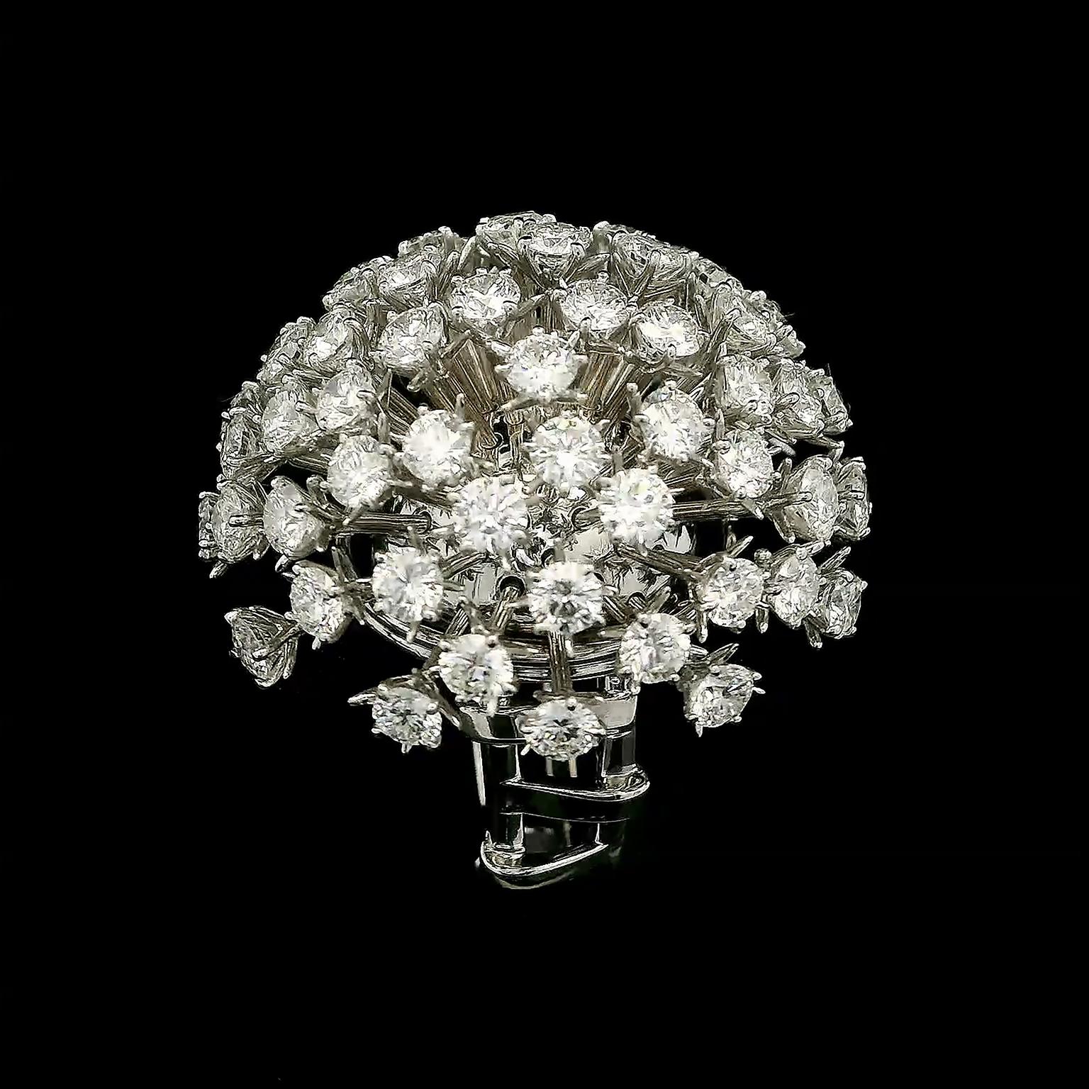 Taille brillant 18K White Gold Diamond Dandelion Ring en vente