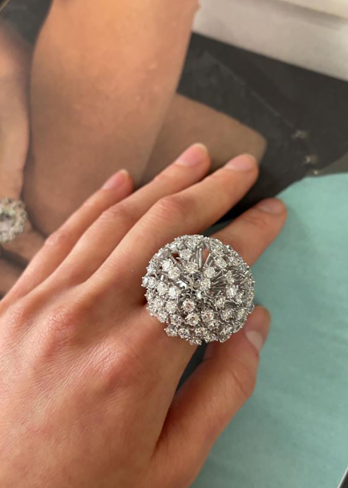 Women's or Men's 18K White Gold Diamond Dandelion Ring For Sale